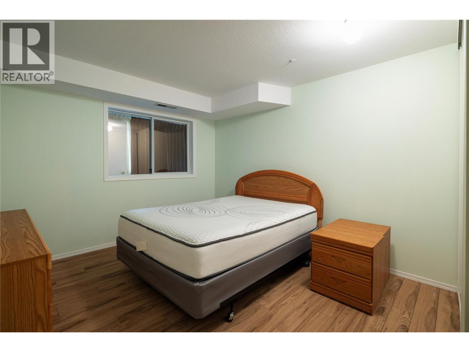 #115B 1045 Sutherland Avenue - 12