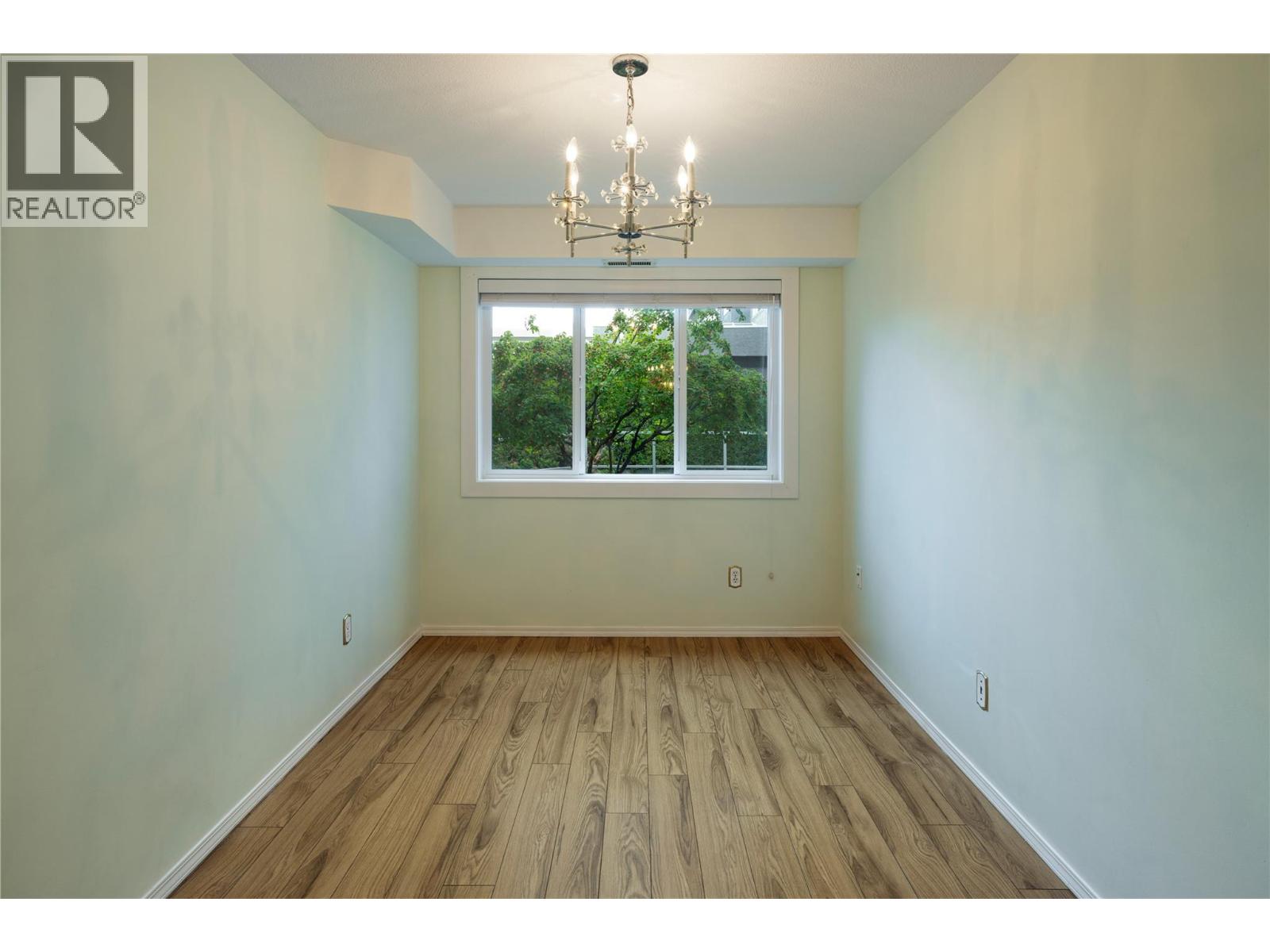 #115B 1045 Sutherland Avenue - 13