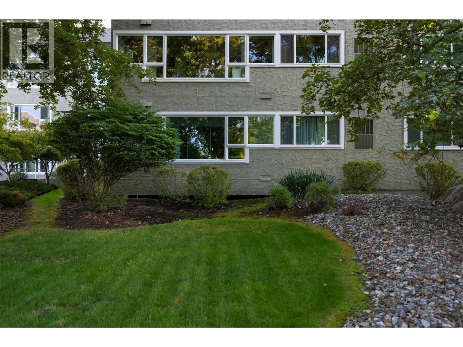 #115B 1045 Sutherland Avenue - 18