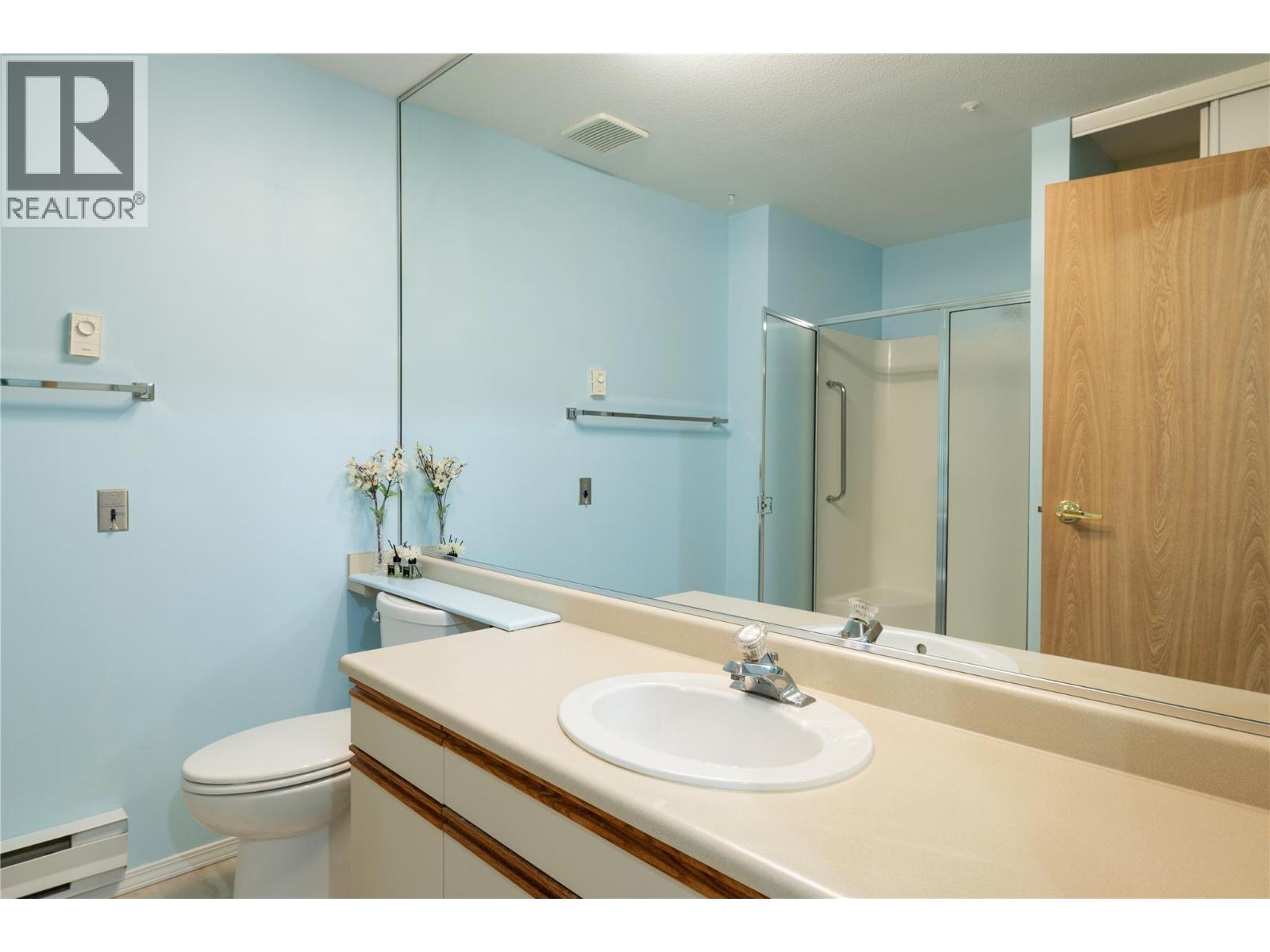 #115B 1045 Sutherland Avenue - 16