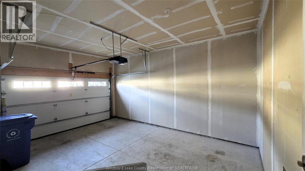 313 KELLY ROAD - 14