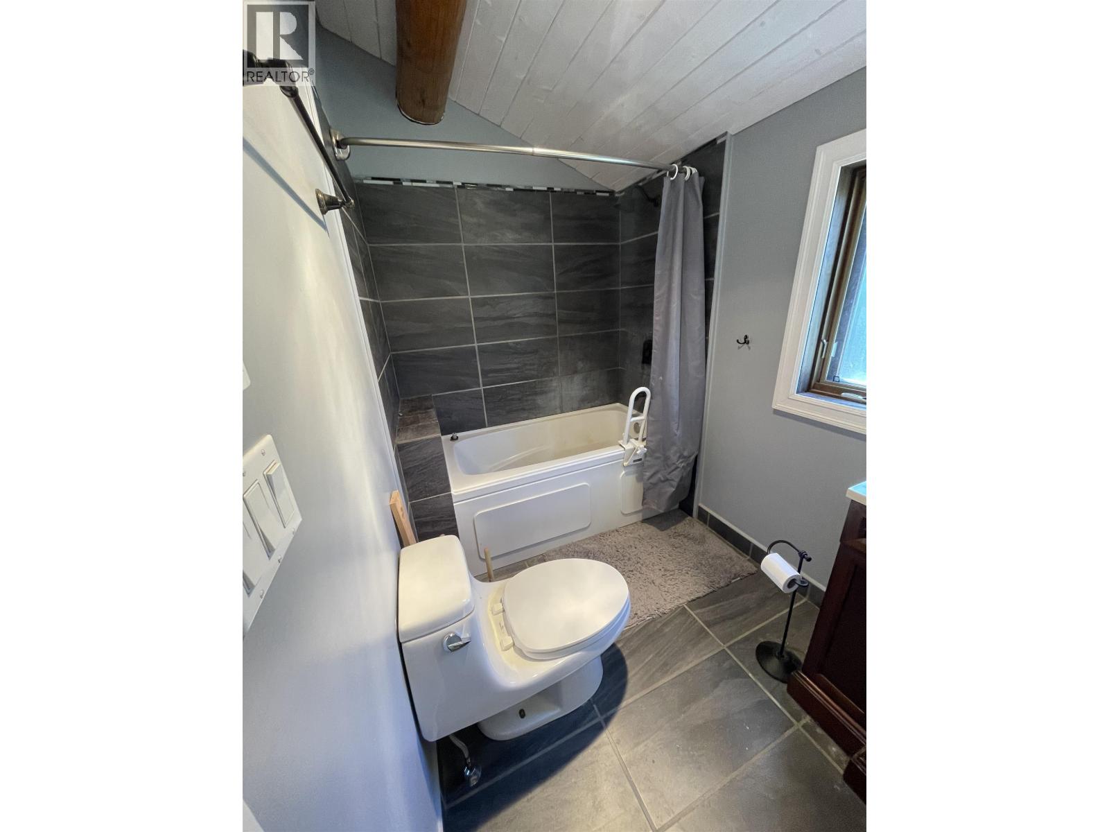 3101 SOLOMON WAY - 32