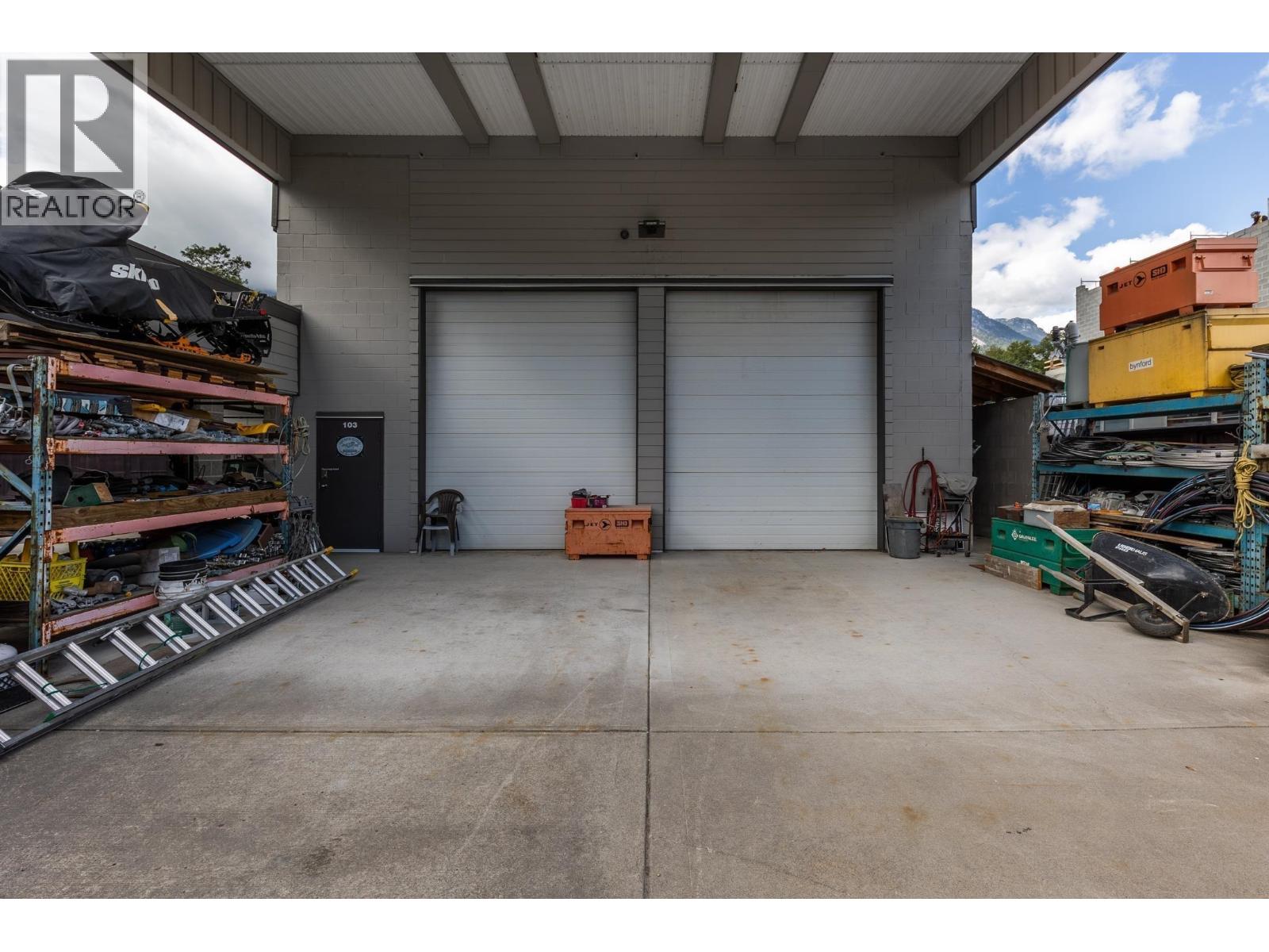 37738 THIRD AVENUE, Squamish