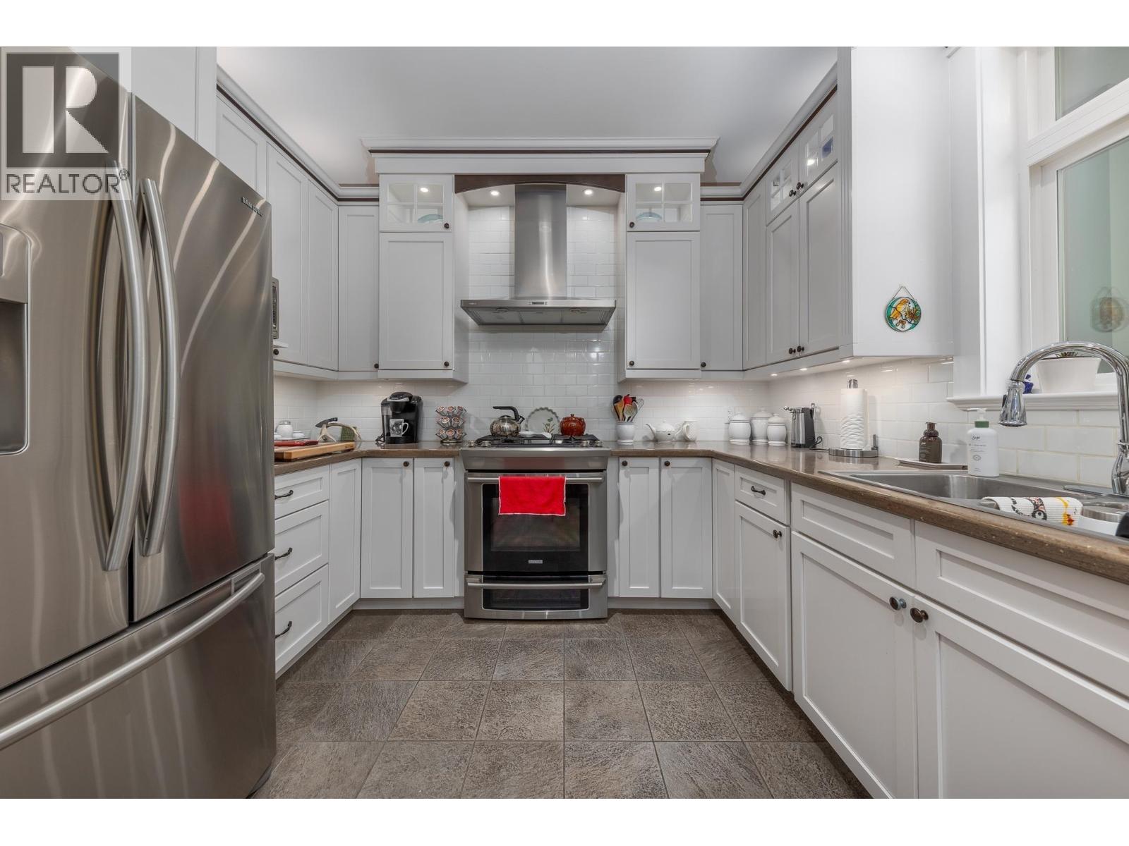 37738 THIRD AVENUE, Squamish
