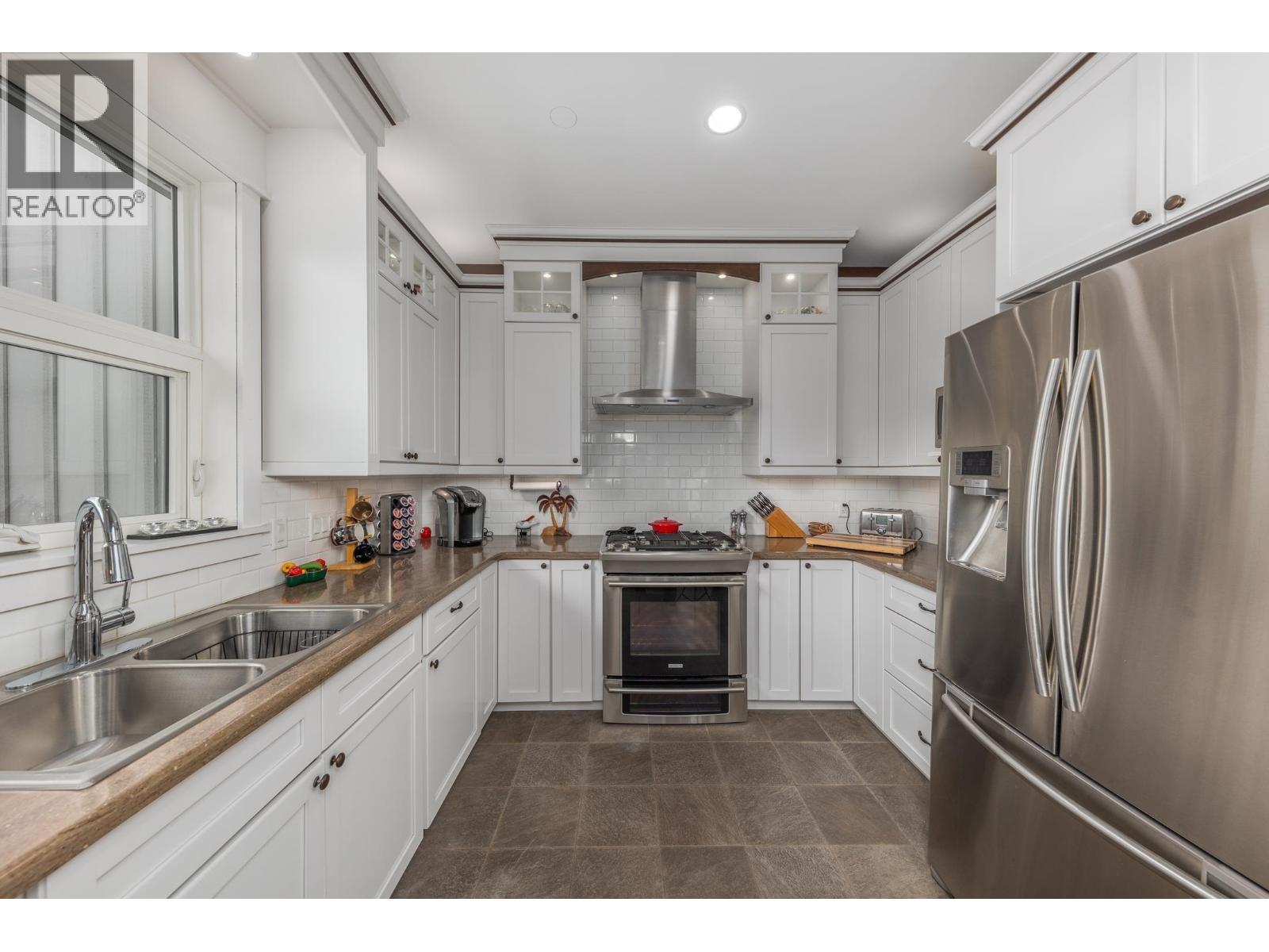 37738 THIRD AVENUE, Squamish