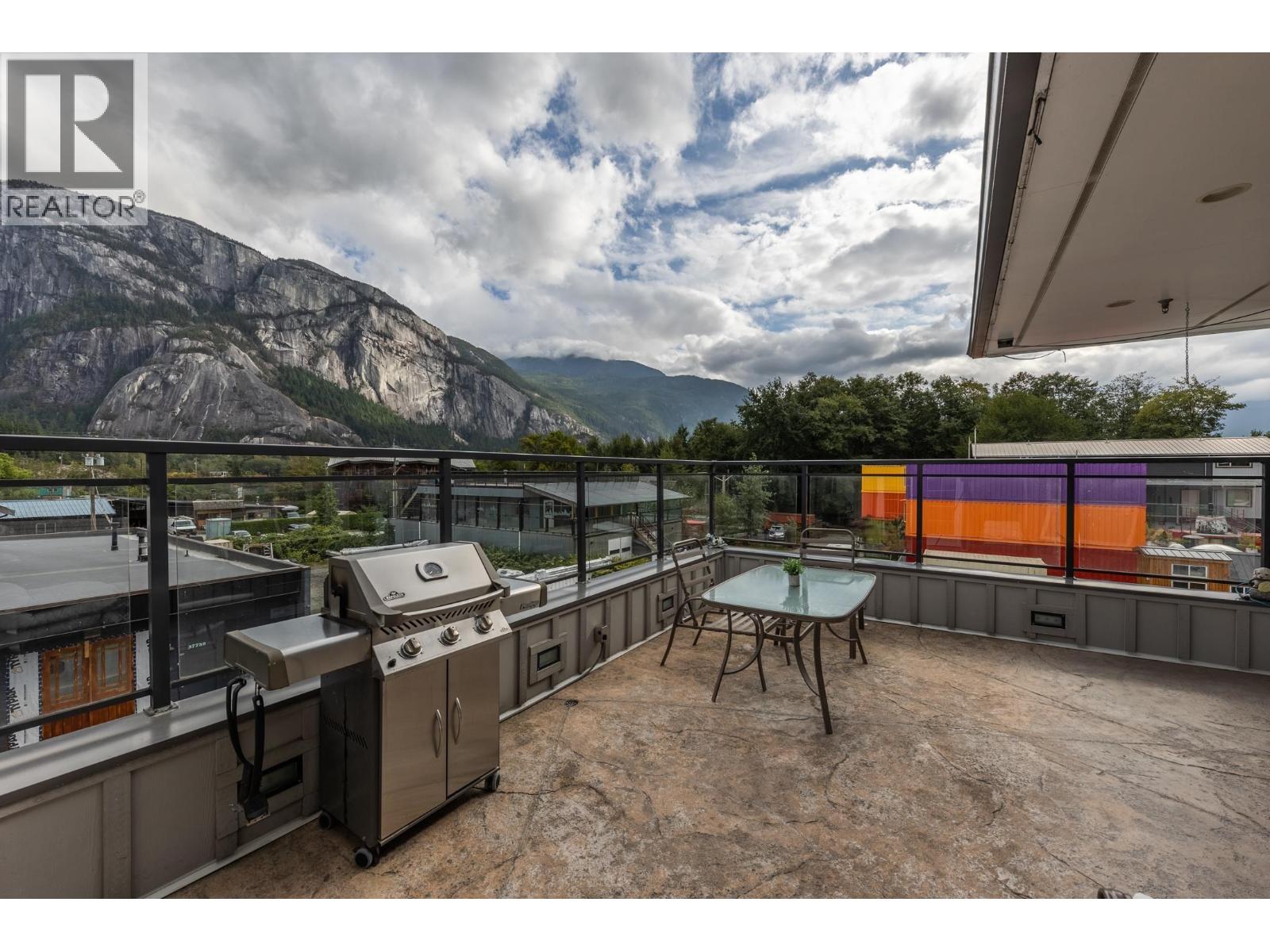 37738 THIRD AVENUE, Squamish