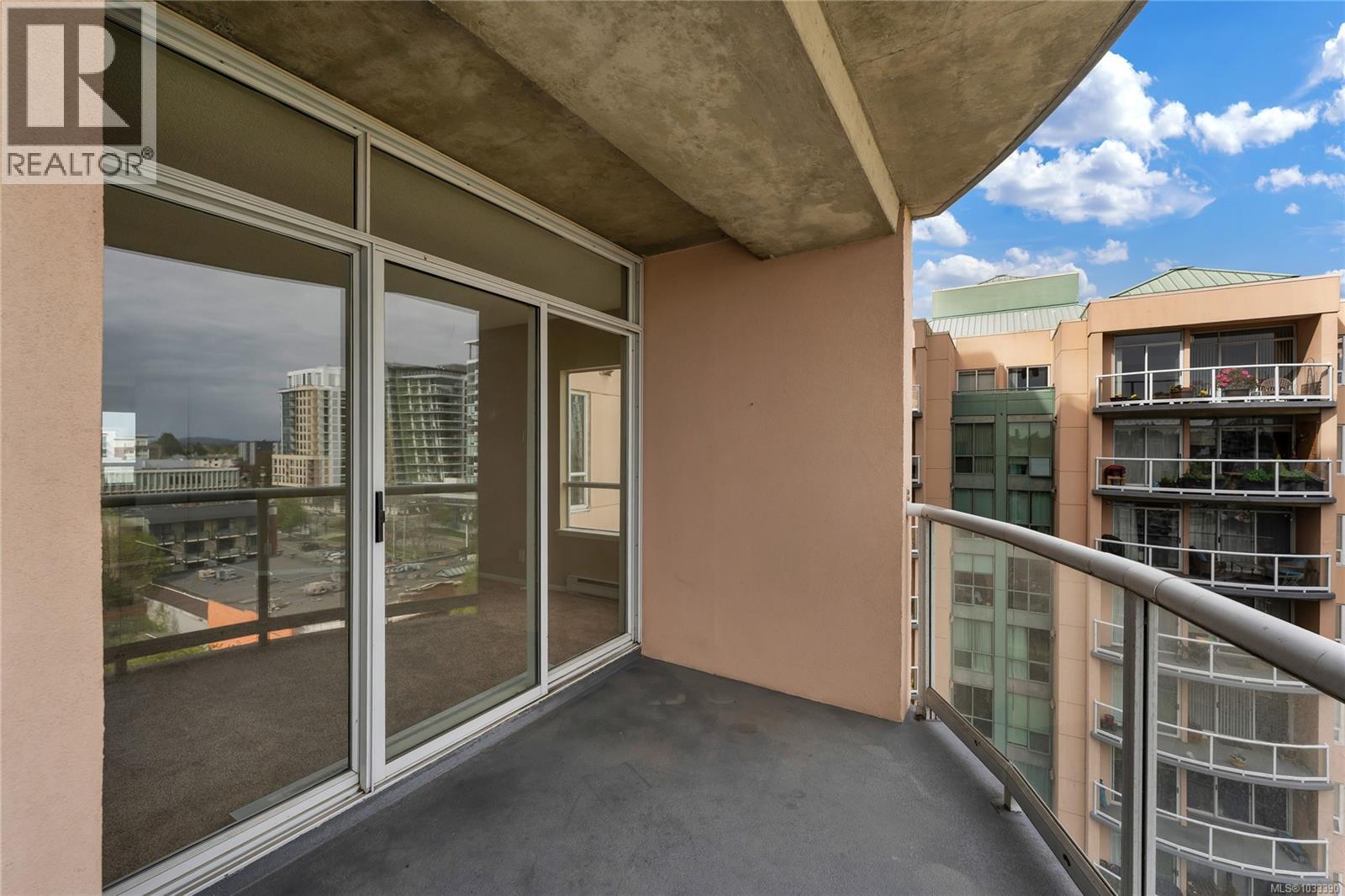 #1004 1020 View St - 19