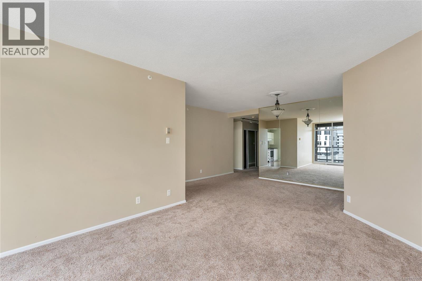 #1004 1020 View St - 7