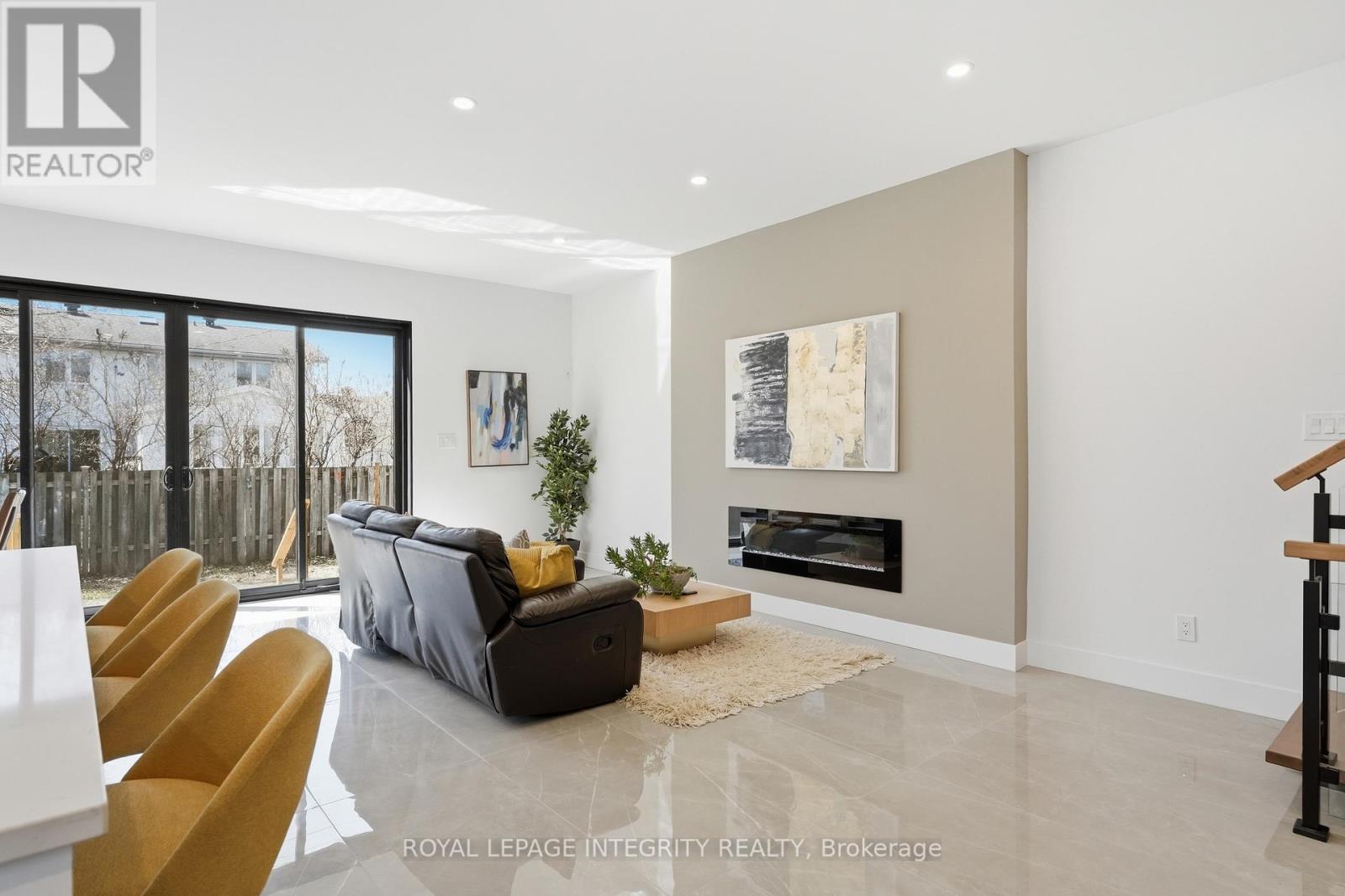984 WATSON STREET - 13