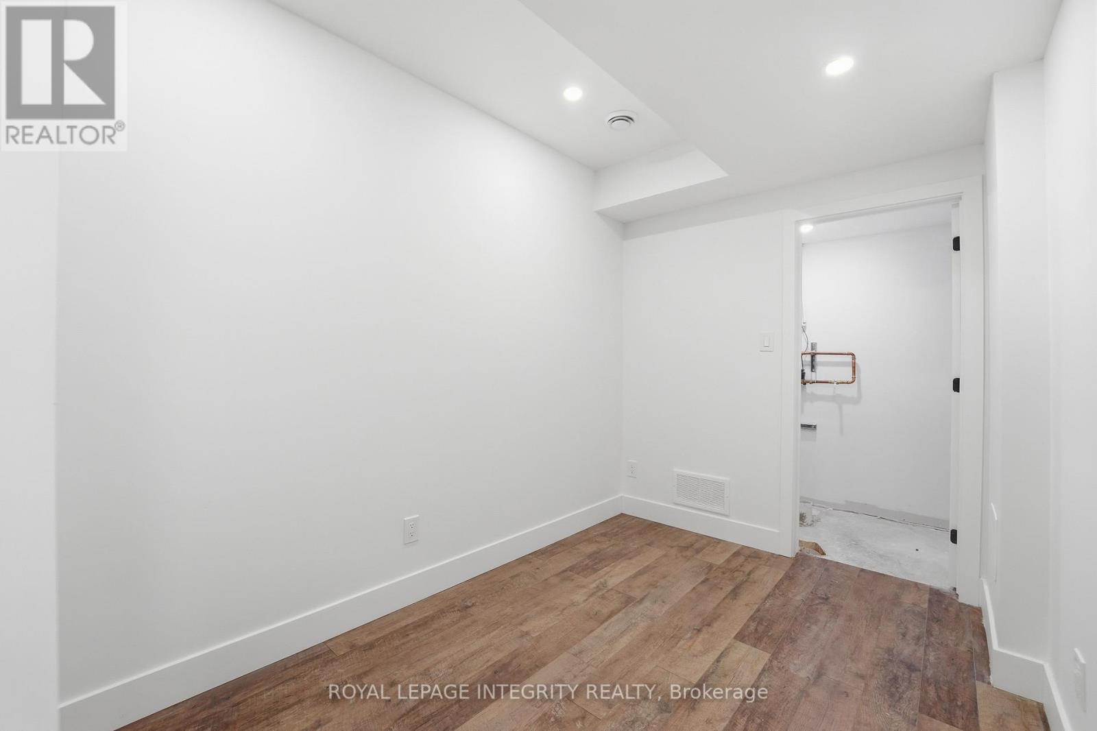 984 WATSON STREET - 36