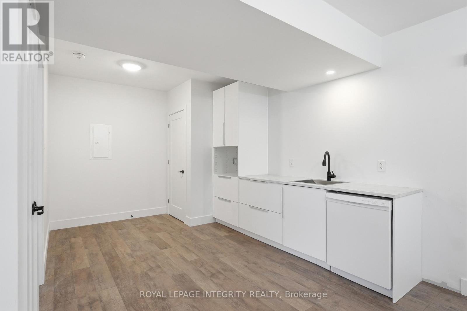 984 WATSON STREET - 44