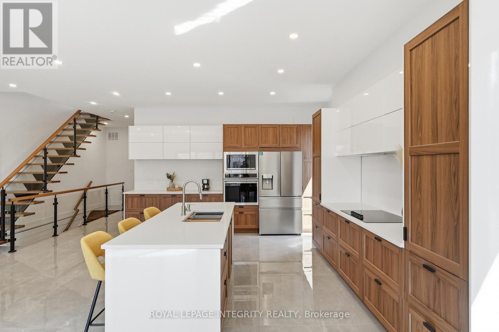 984 WATSON STREET - 9