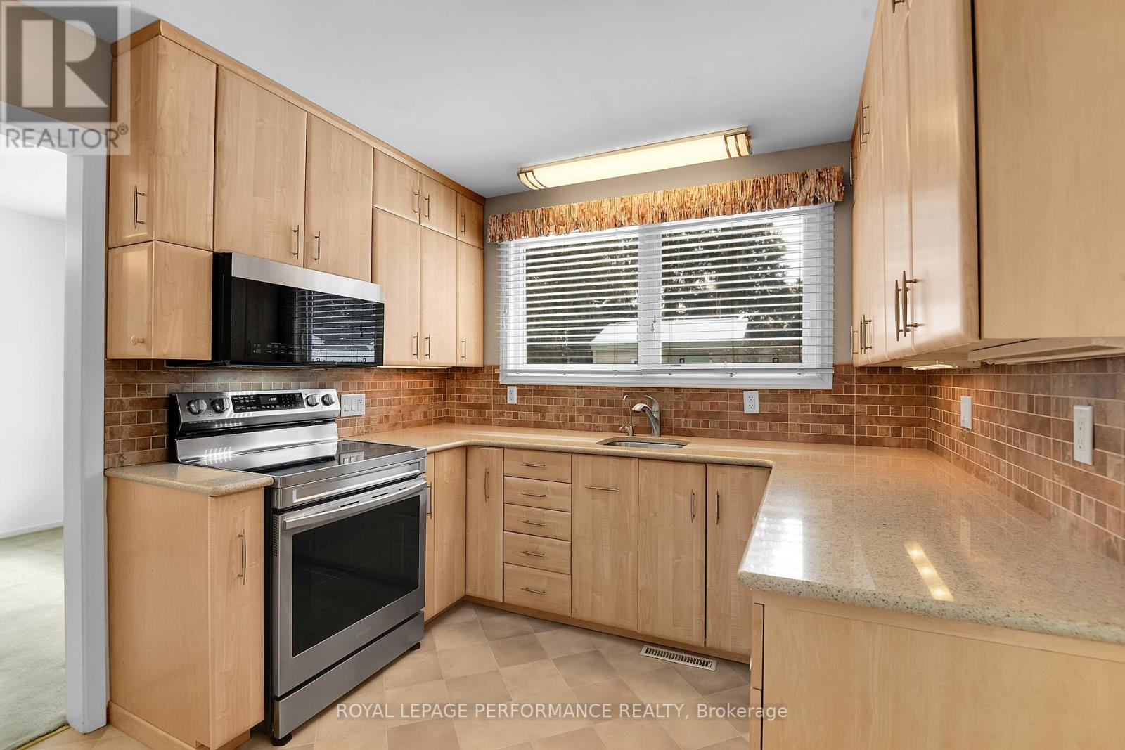2166 BICKERTON AVENUE - 12