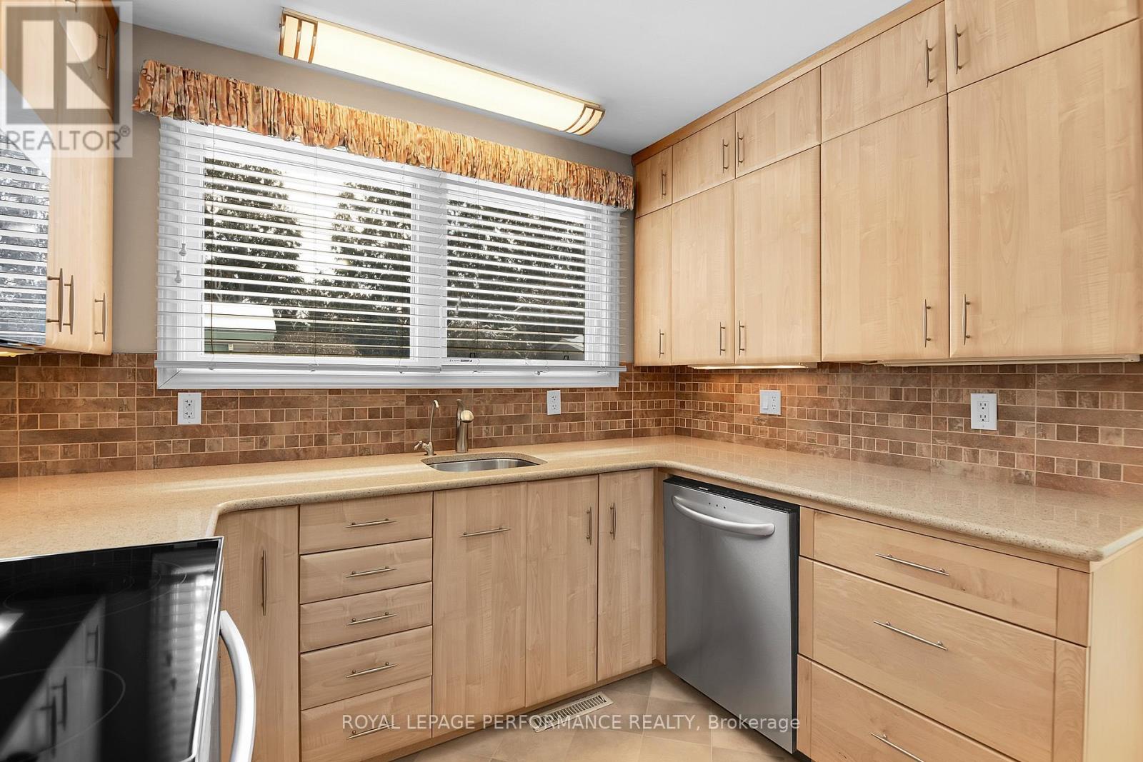 2166 BICKERTON AVENUE - 13