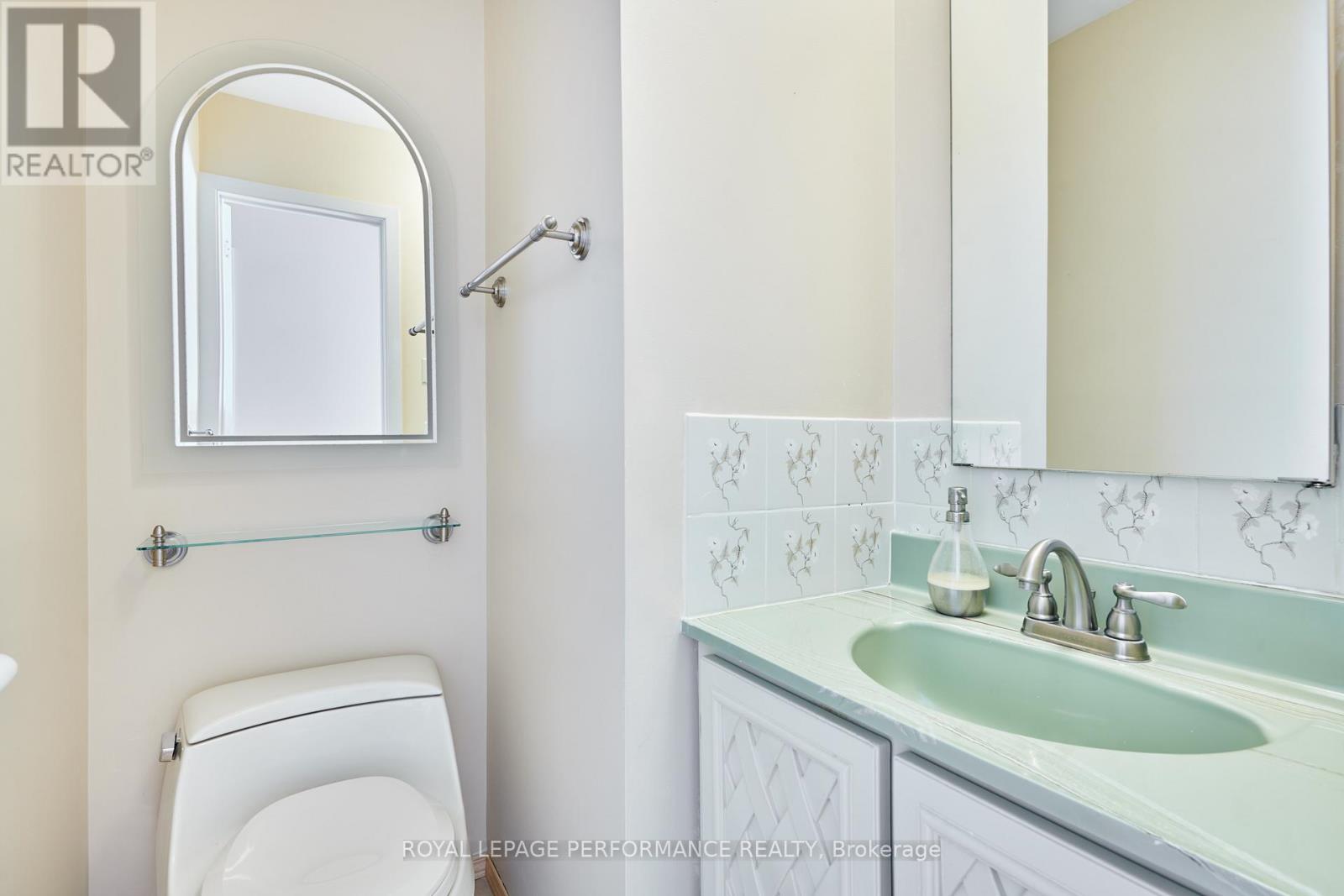 2166 BICKERTON AVENUE - 17