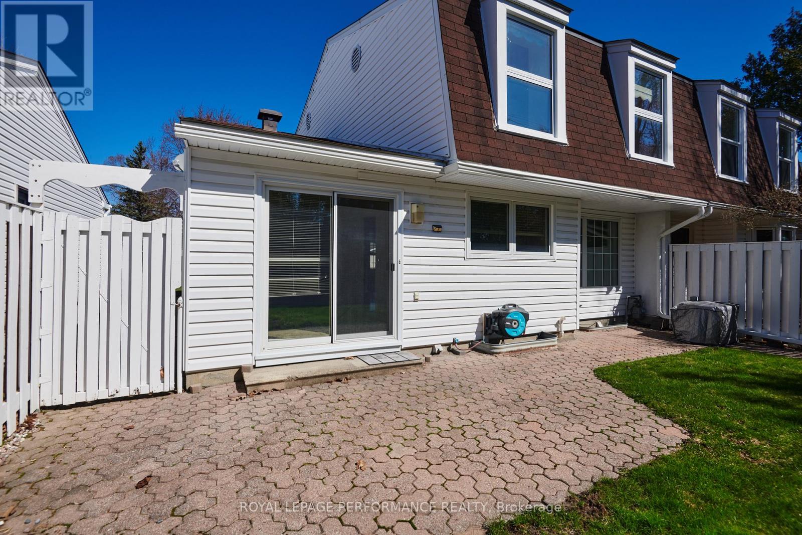2166 BICKERTON AVENUE - 36