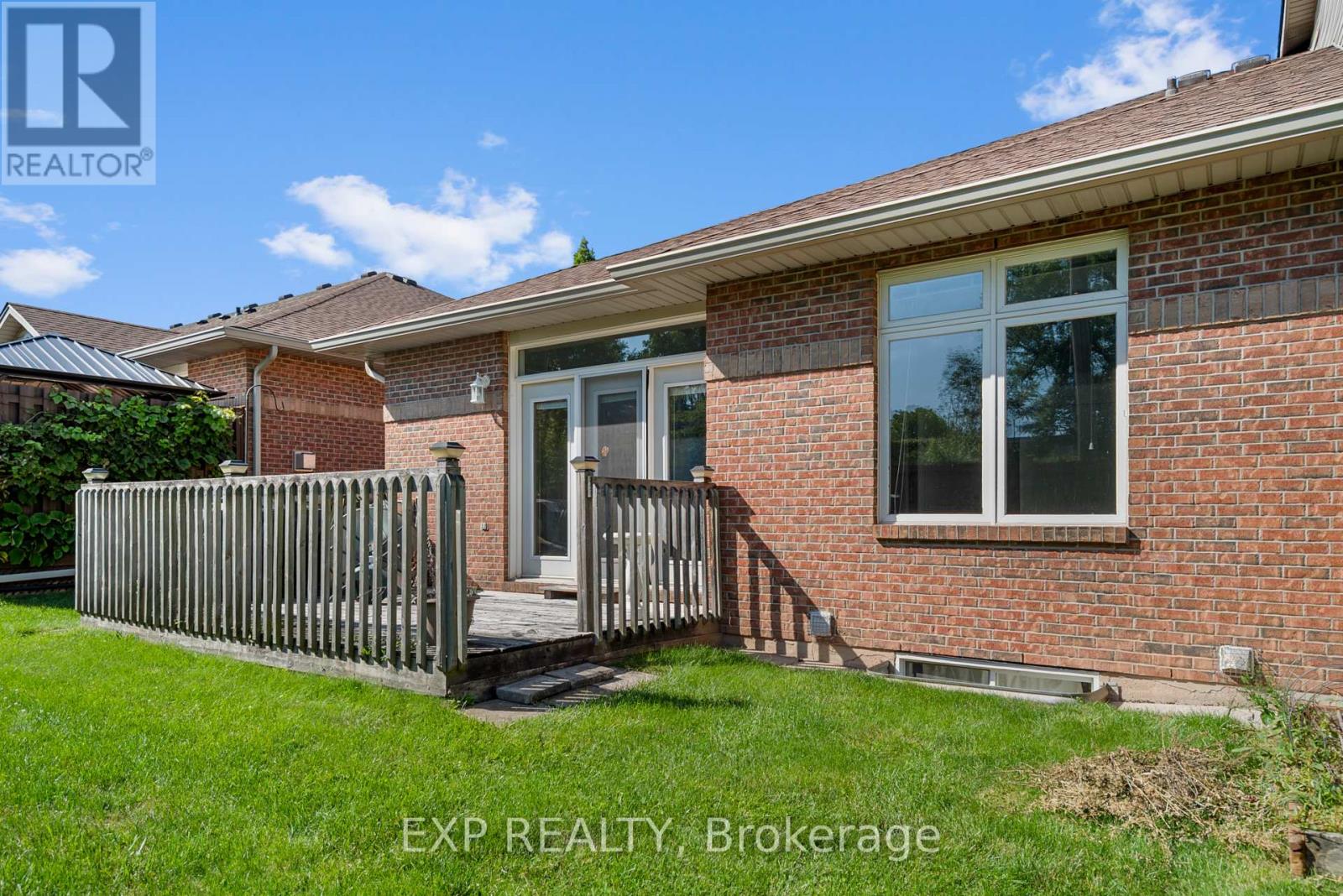 #23 5595 DRUMMOND ROAD - 21