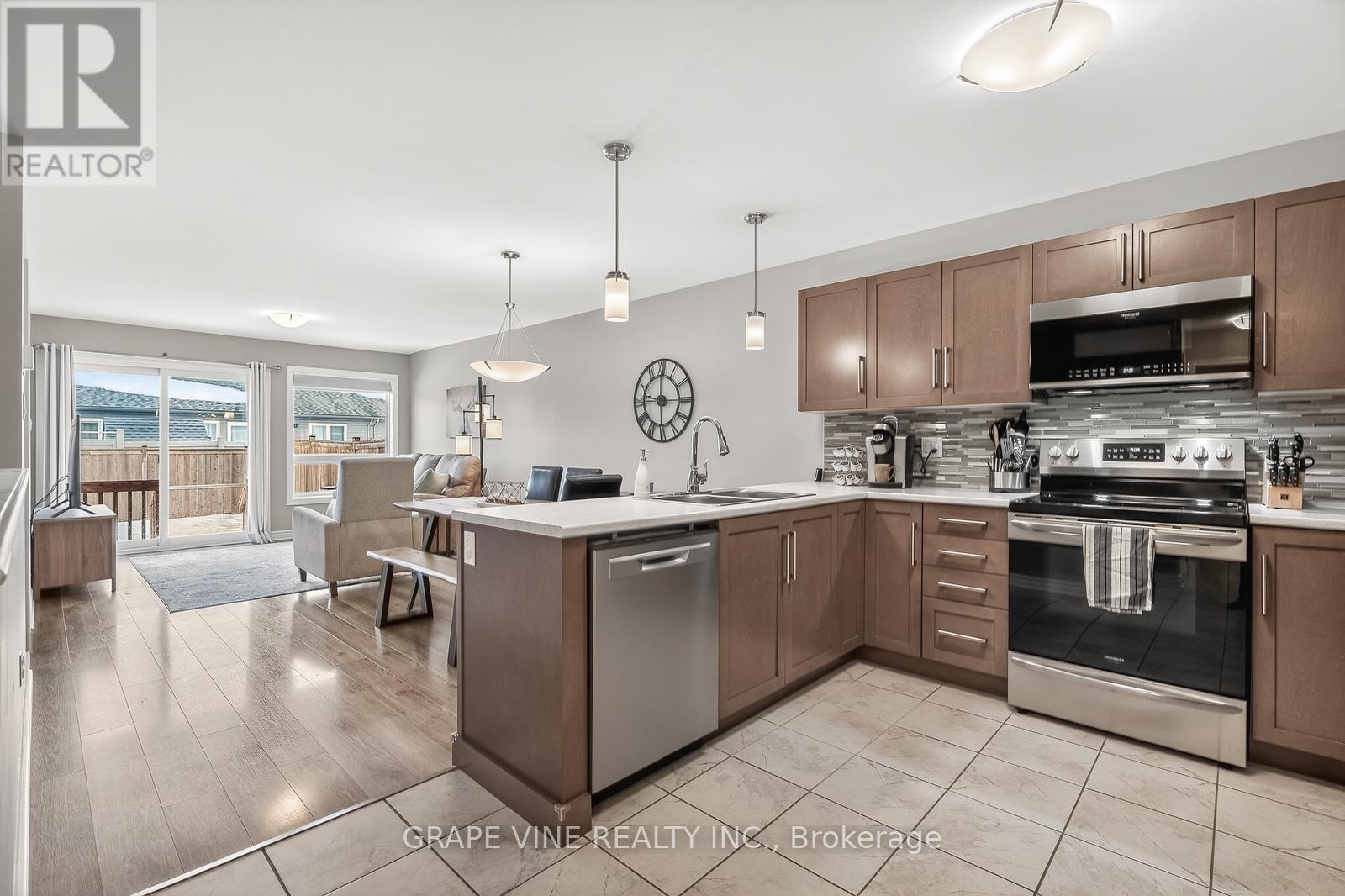923 LEISHMAN DRIVE — photo 8