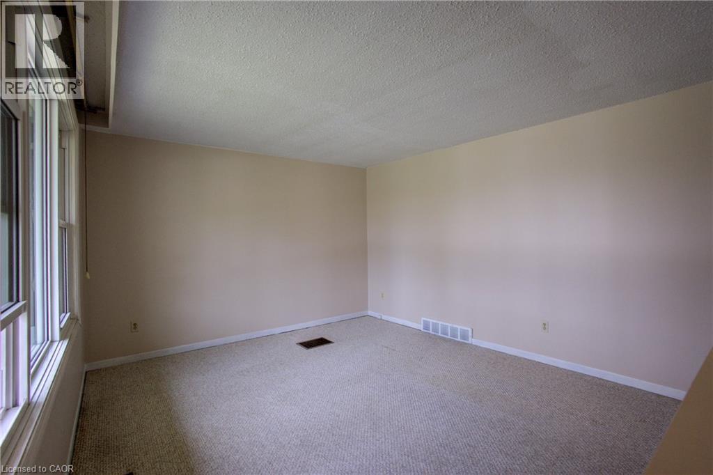 271 FOREST GLEN Crescent — photo 9