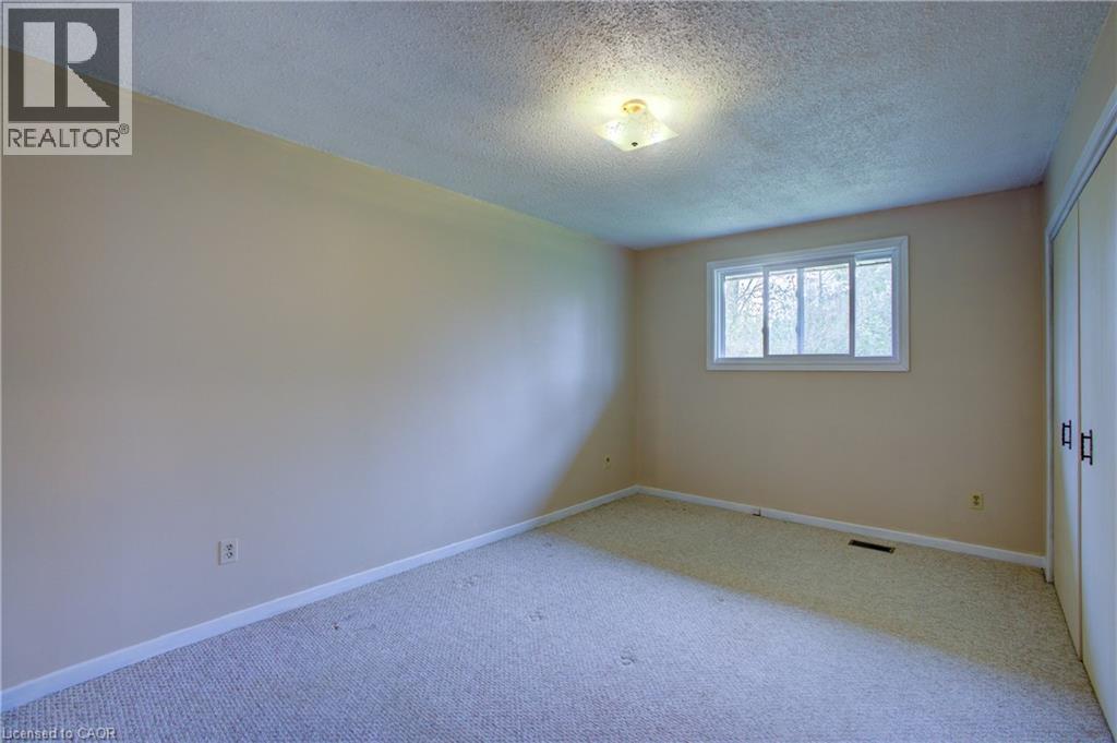 271 FOREST GLEN Crescent — photo 17