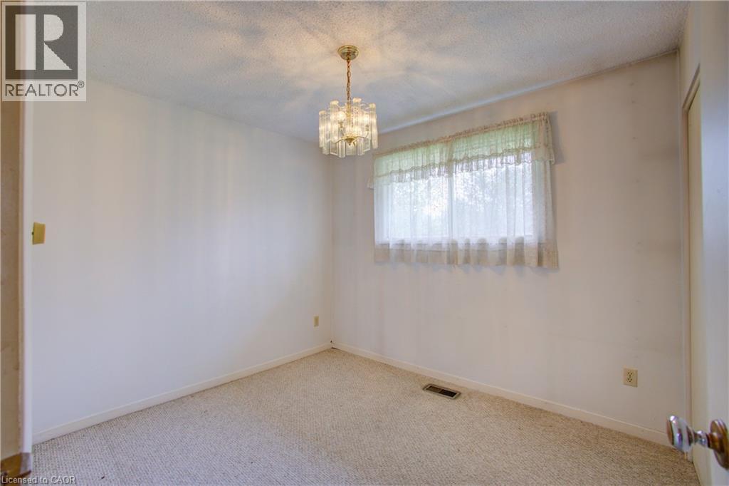 271 FOREST GLEN Crescent — photo 19
