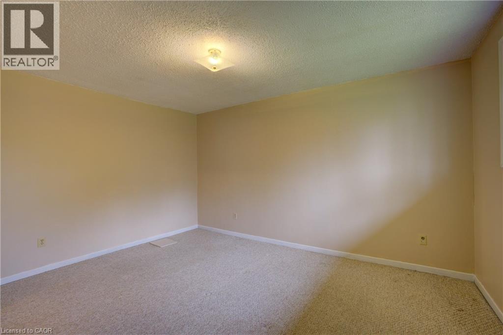 271 FOREST GLEN Crescent — photo 18