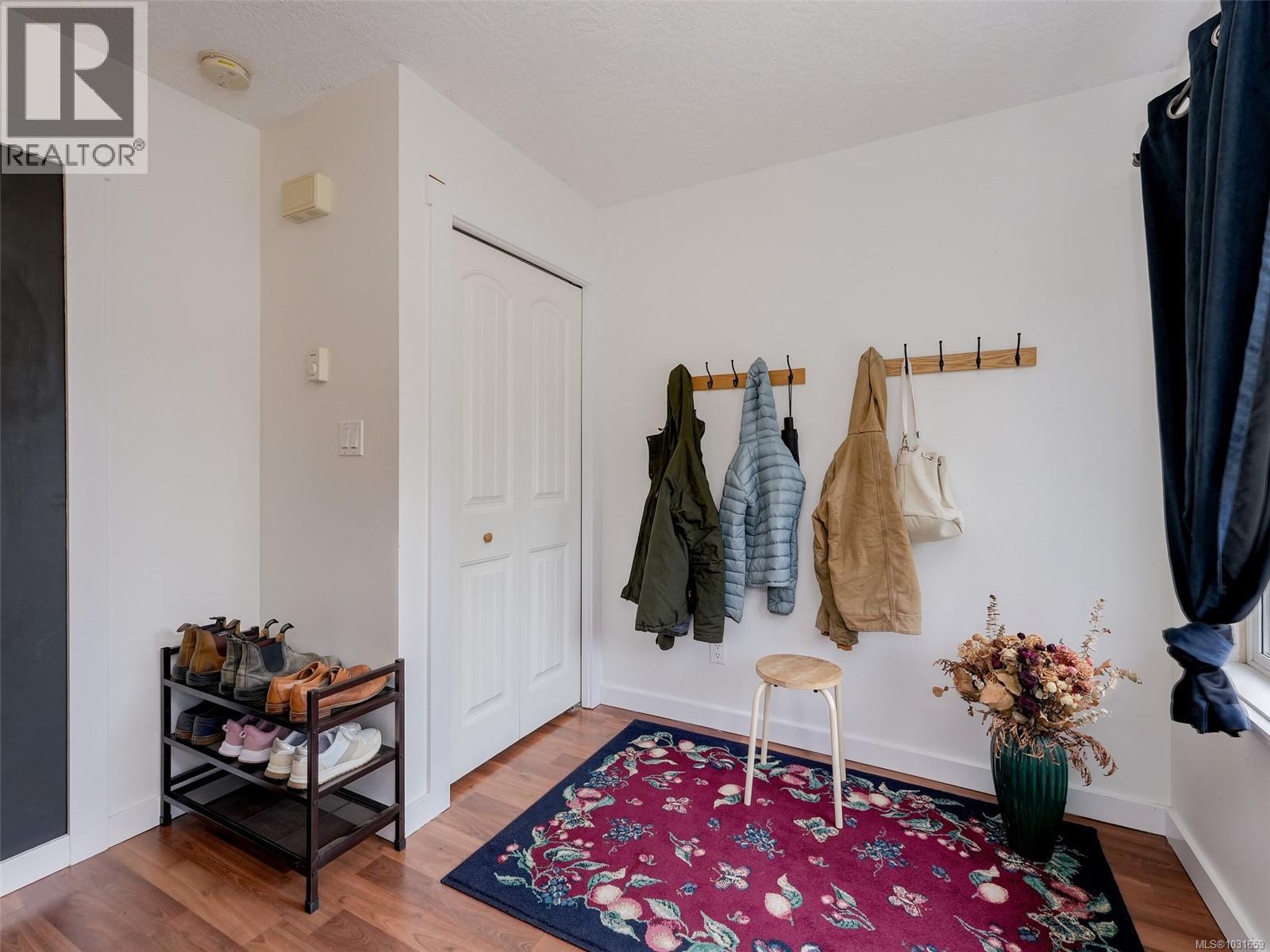 6894 Beaton Rd - 12