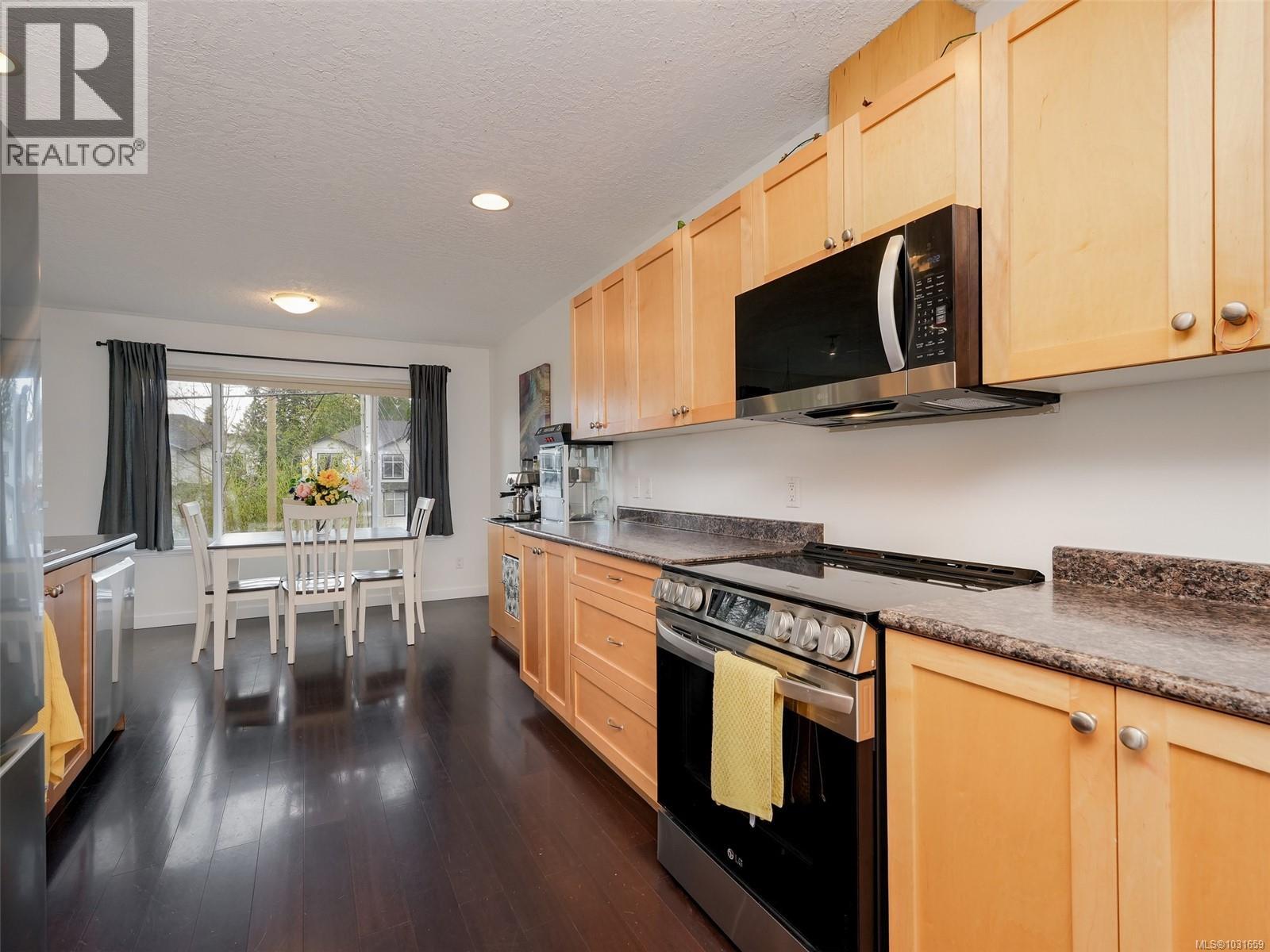 6894 Beaton Rd - 6
