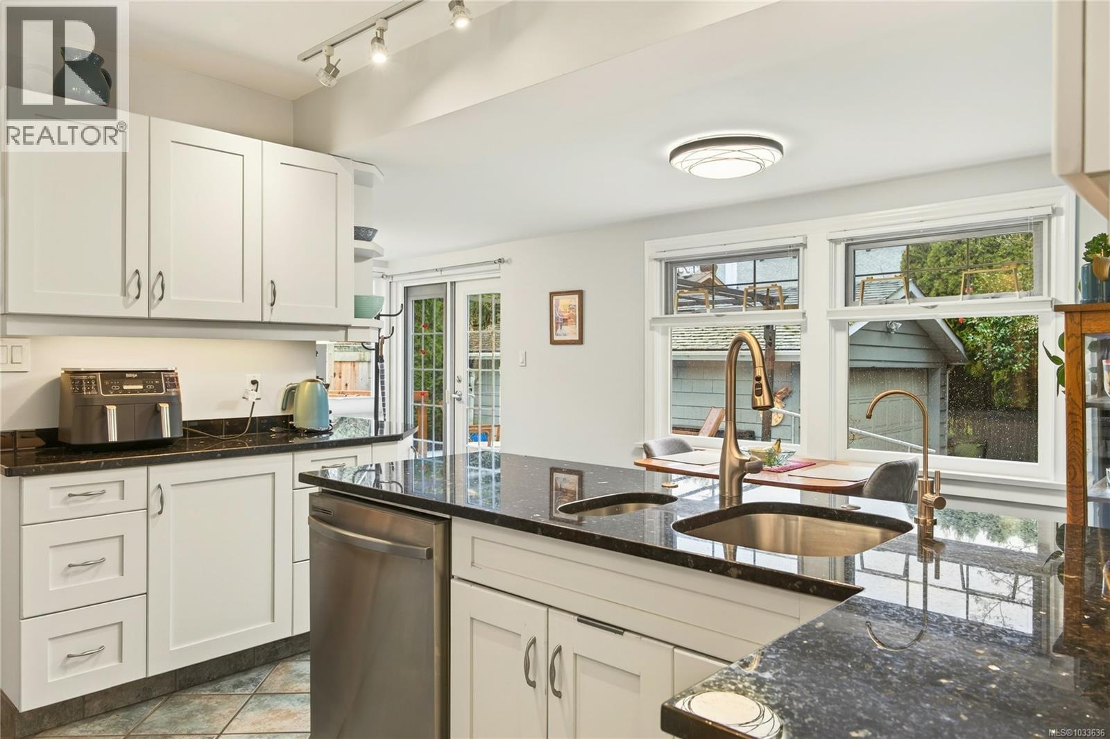 225 Stewart Ave - 14