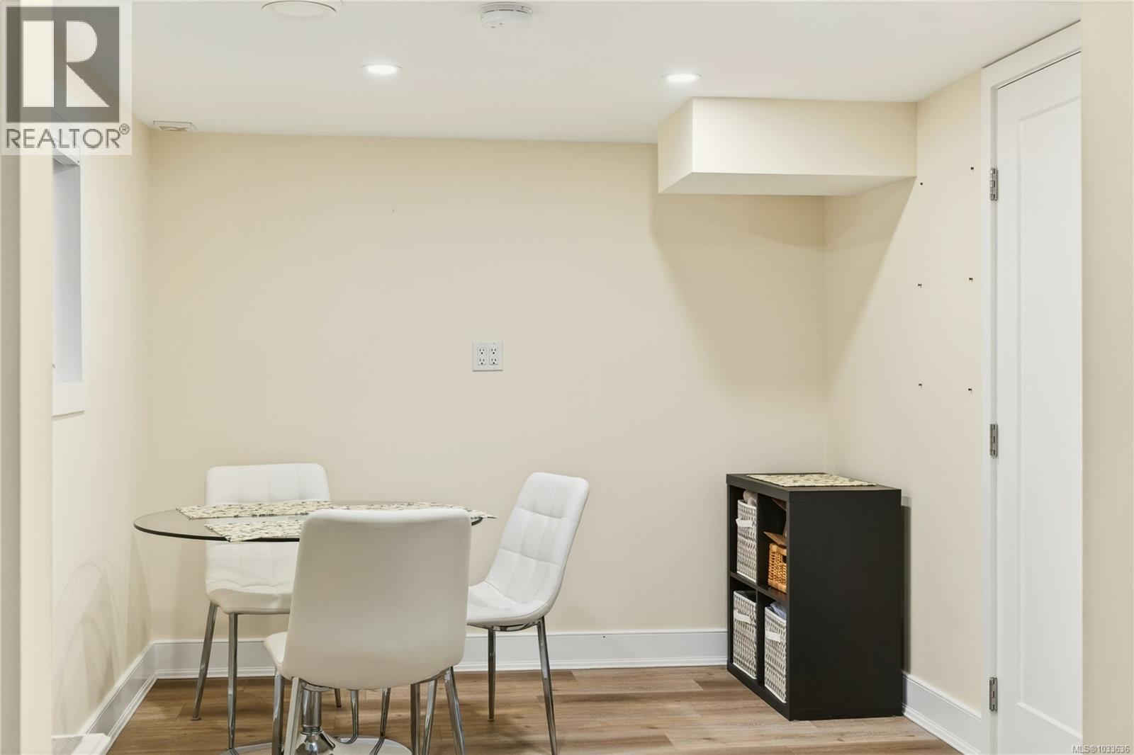 225 Stewart Ave - 31