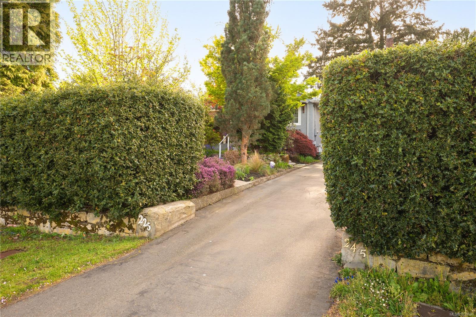 225 Stewart Ave - 43