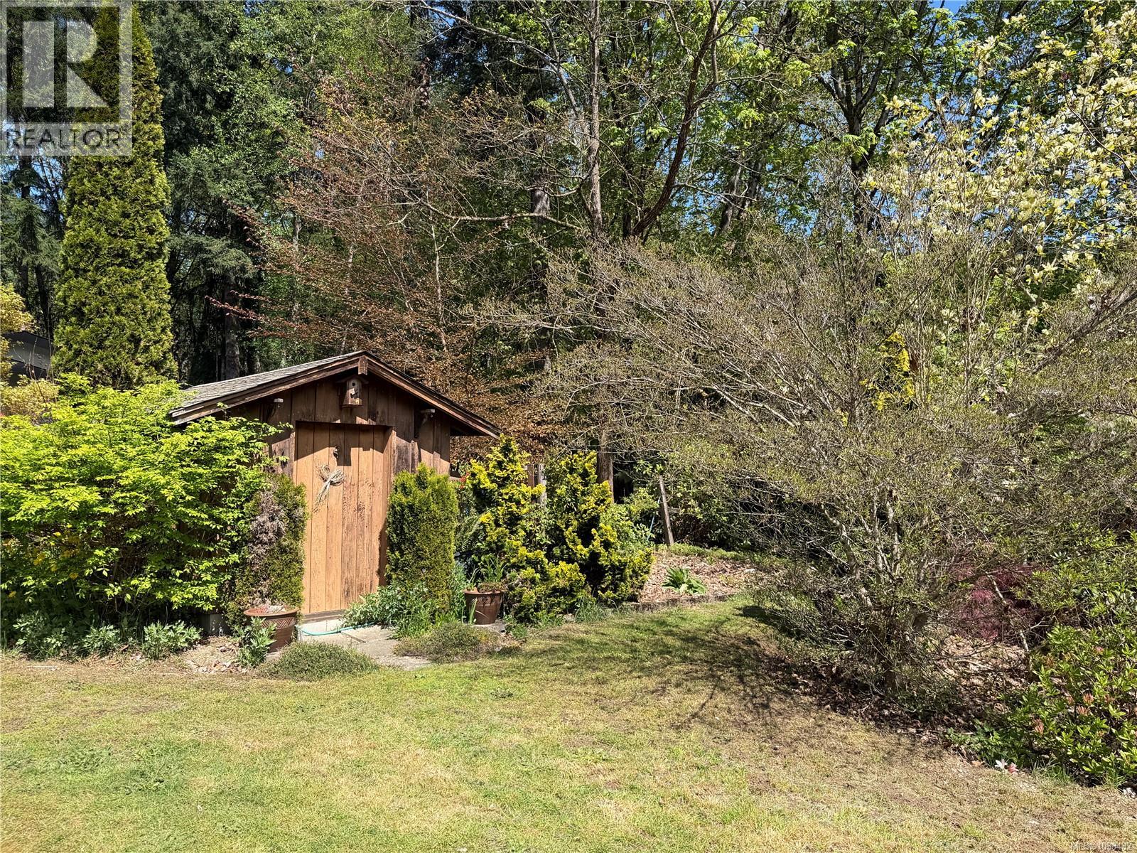 7207 Rockland Rd - 9