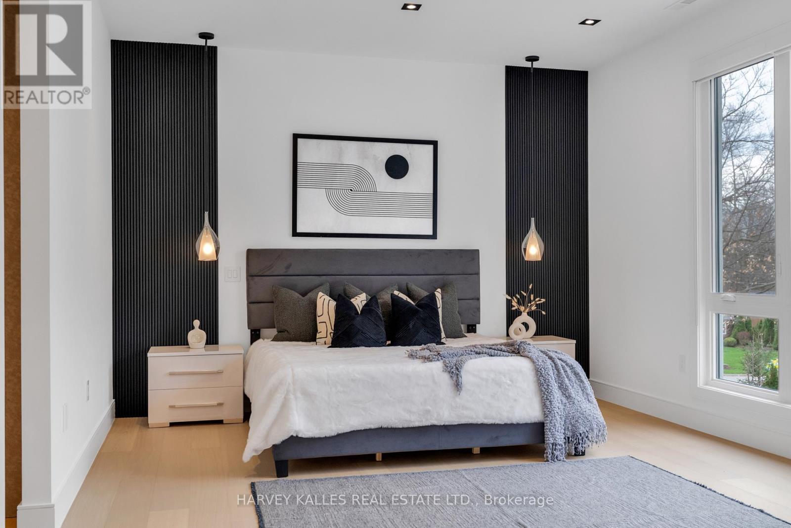 193 BEECHWOOD CRESCENT - 23