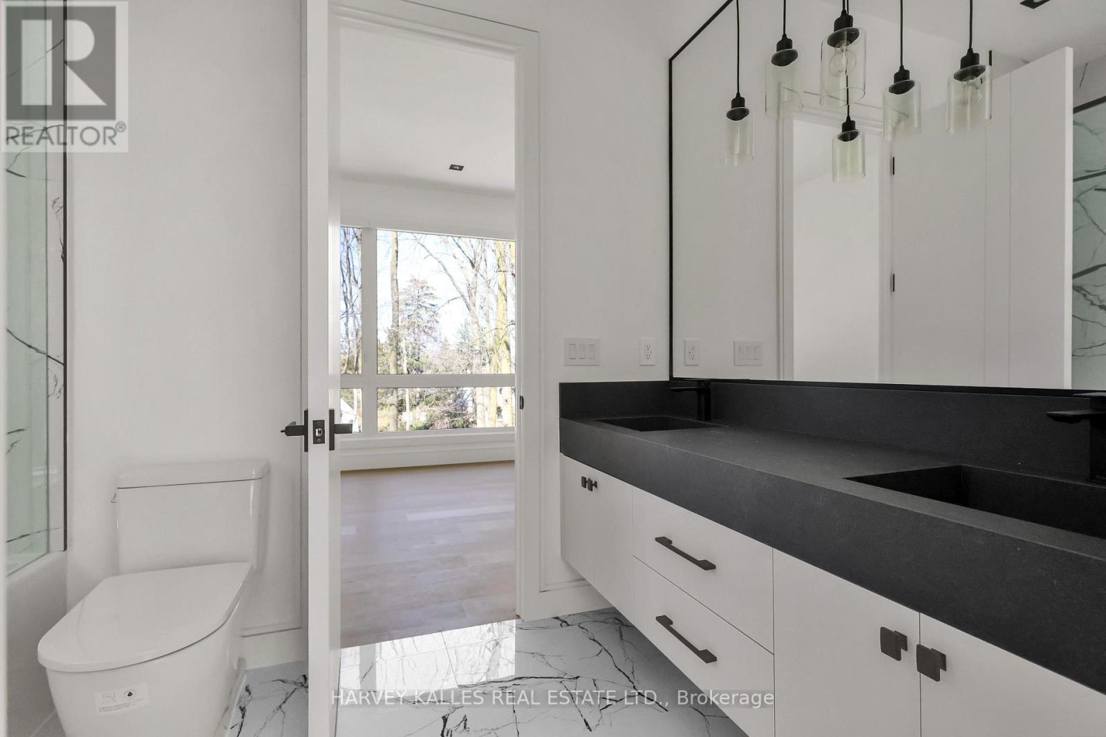 193 BEECHWOOD CRESCENT - 35