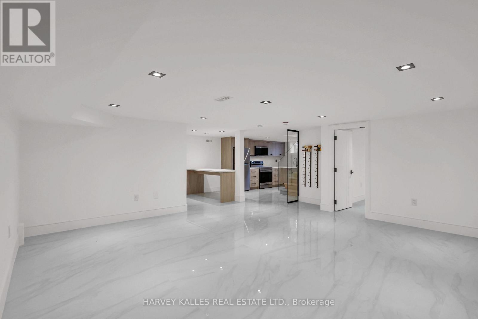 193 BEECHWOOD CRESCENT - 41