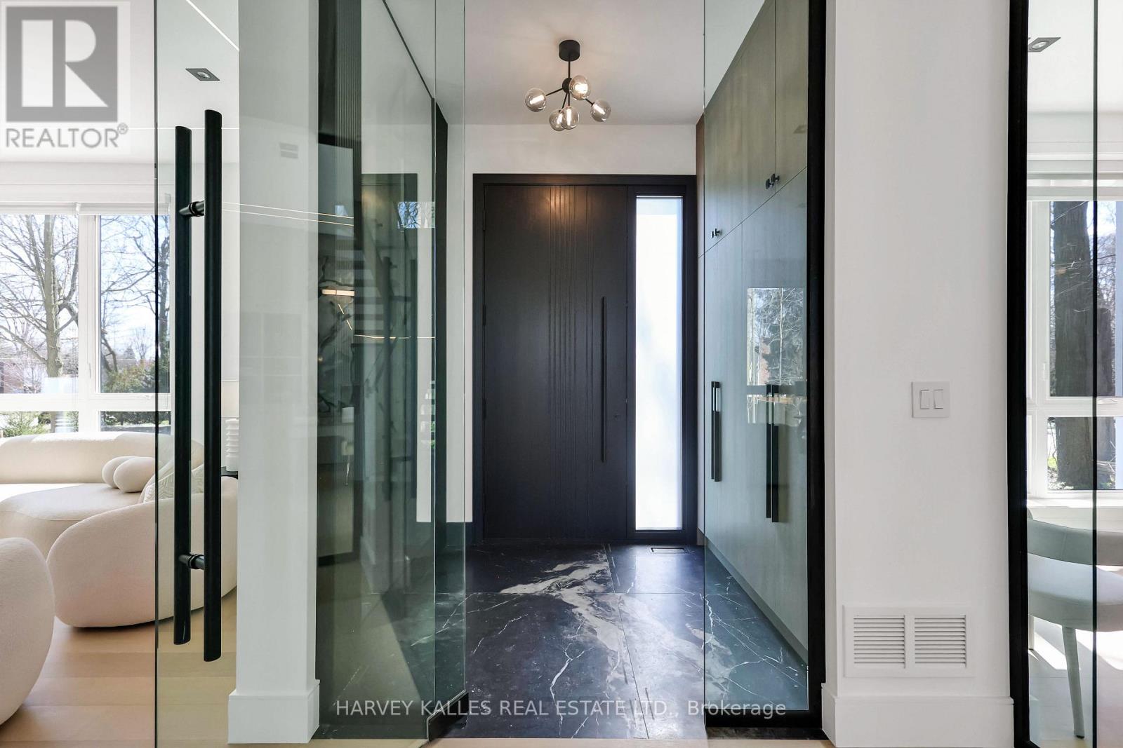 193 BEECHWOOD CRESCENT - 16