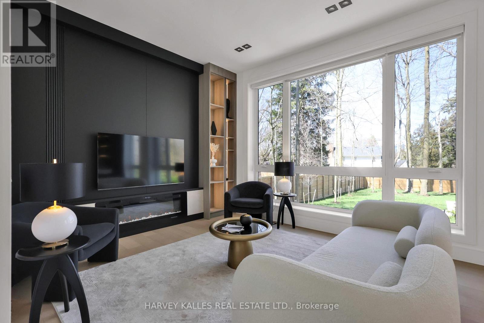 193 BEECHWOOD CRESCENT - 12