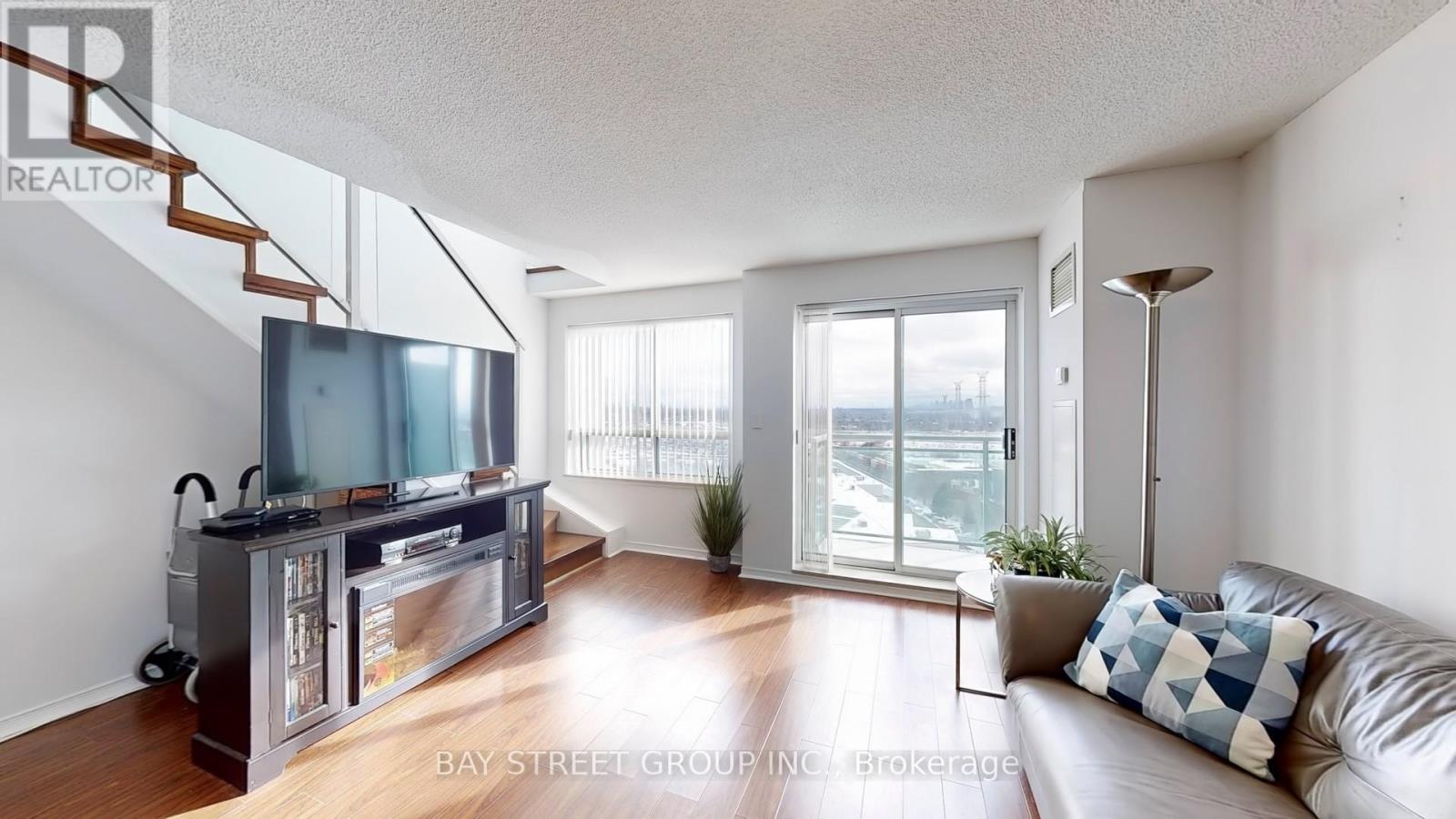Listing photo of LPH19 - 39 ONEIDA CRESCENT