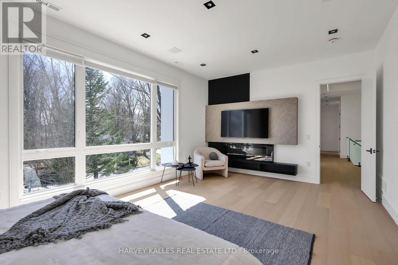 193 BEECHWOOD CRESCENT - 24