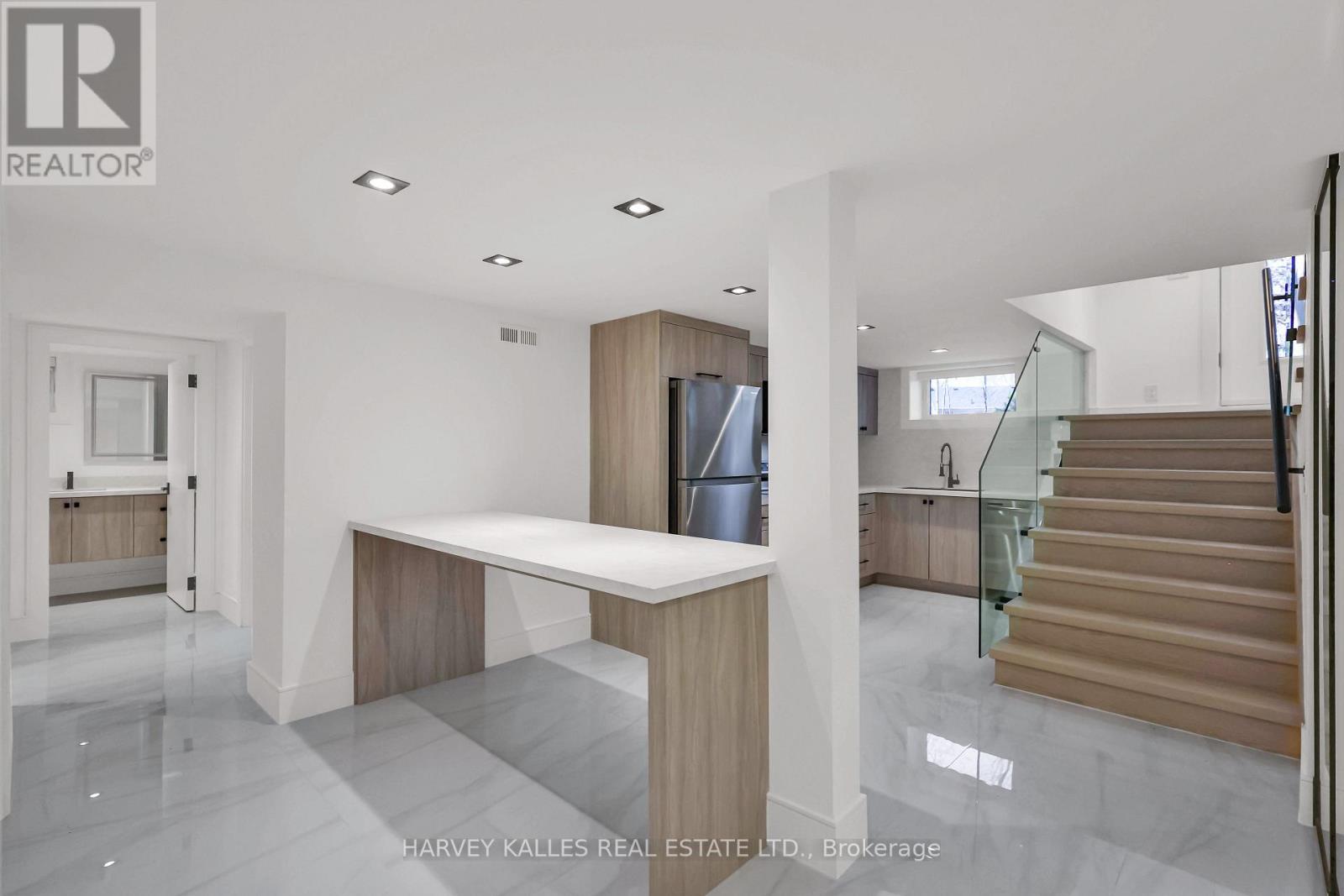 193 BEECHWOOD CRESCENT - 40
