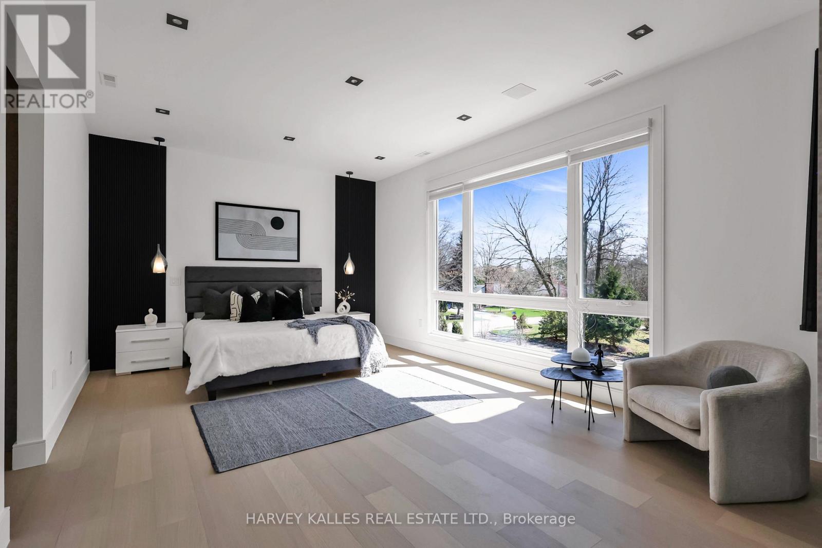 193 BEECHWOOD CRESCENT - 21