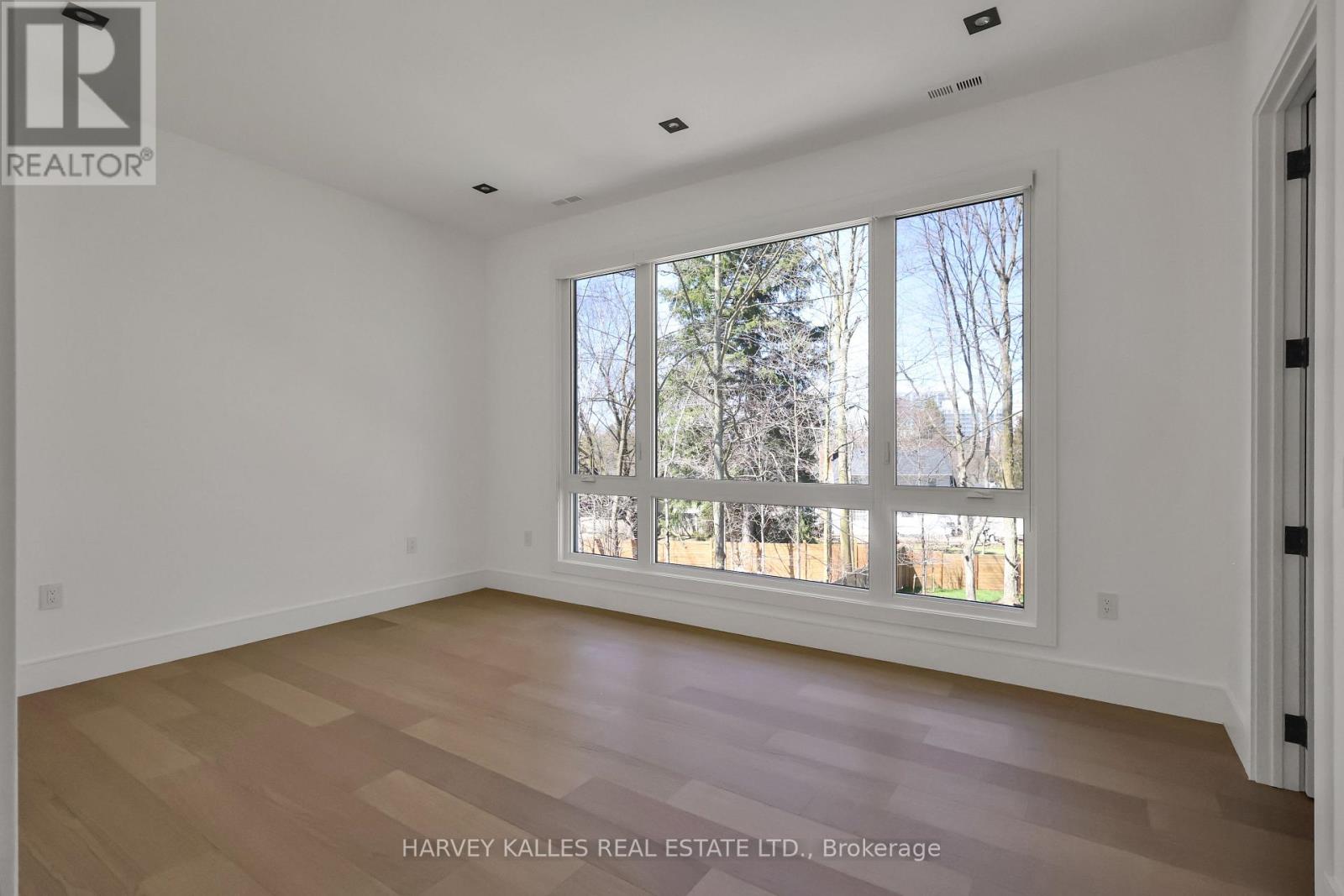 193 BEECHWOOD CRESCENT - 29
