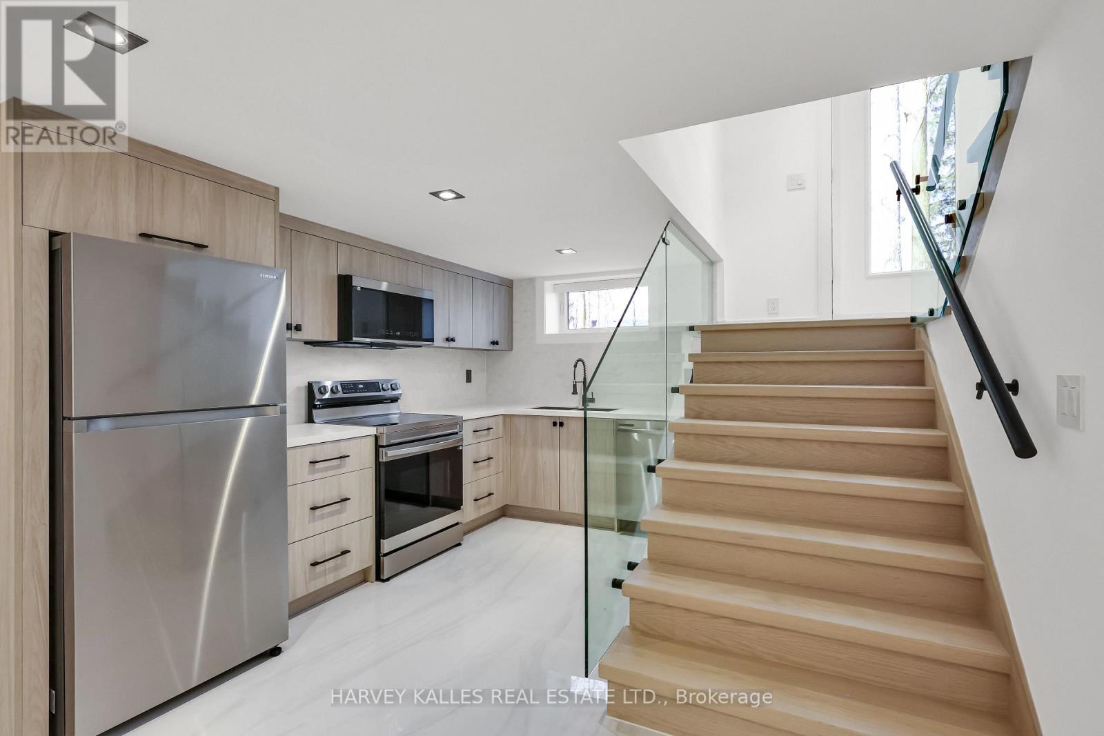193 BEECHWOOD CRESCENT - 38