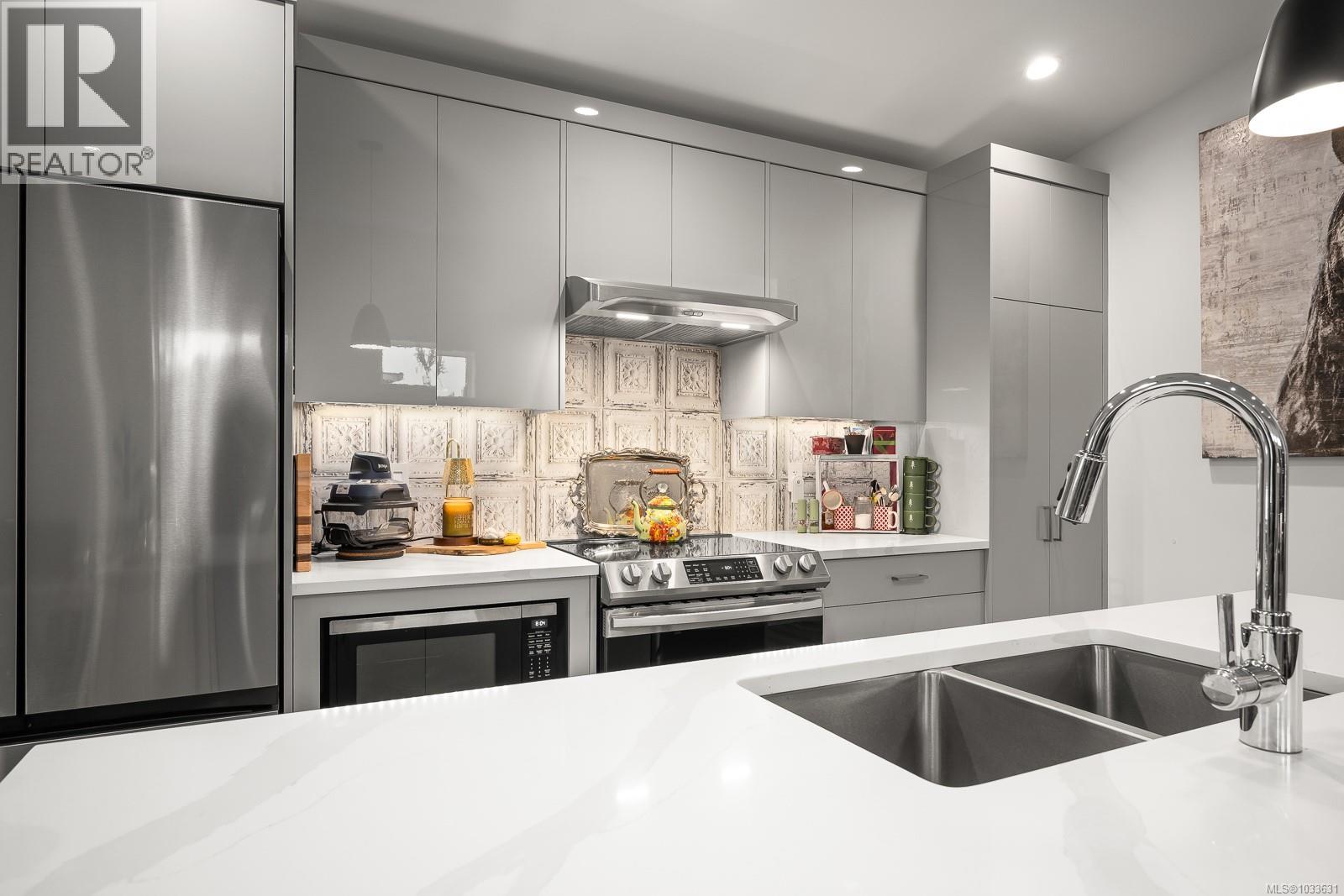 #30 3025 Royston Rd - 17