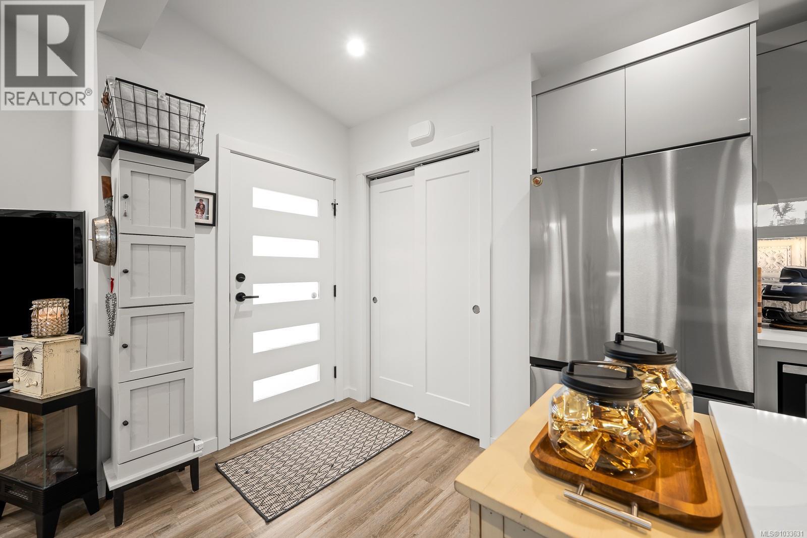 #30 3025 Royston Rd - 16