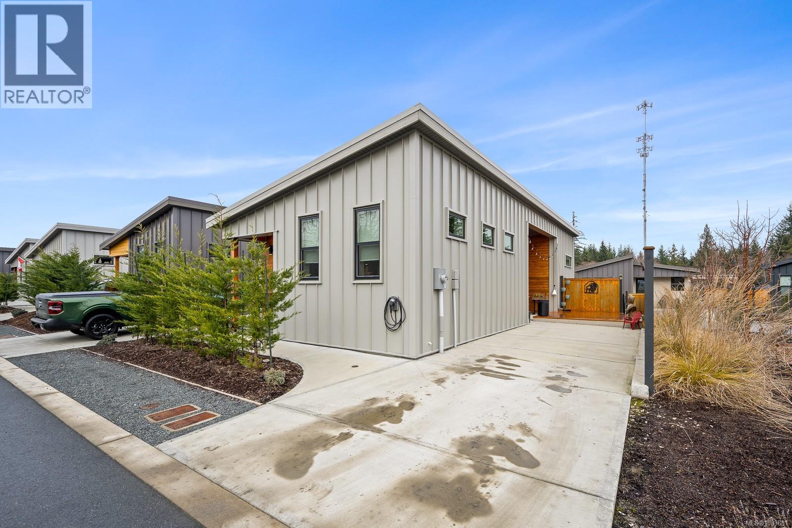 #30 3025 Royston Rd - 36