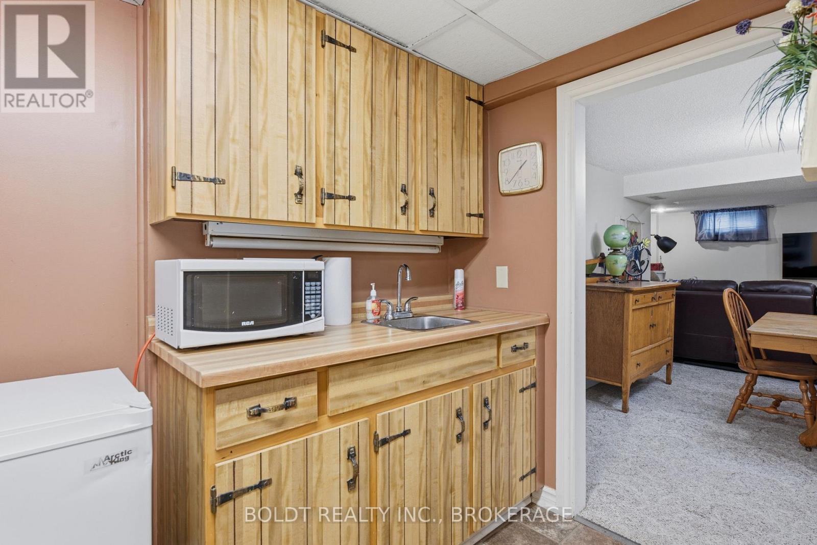 95 PRINCE CHARLES DRIVE — photo 35