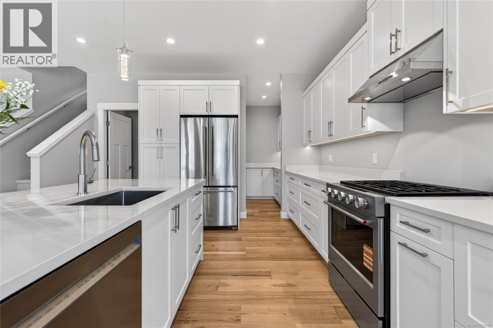 758 Sitka St - 5