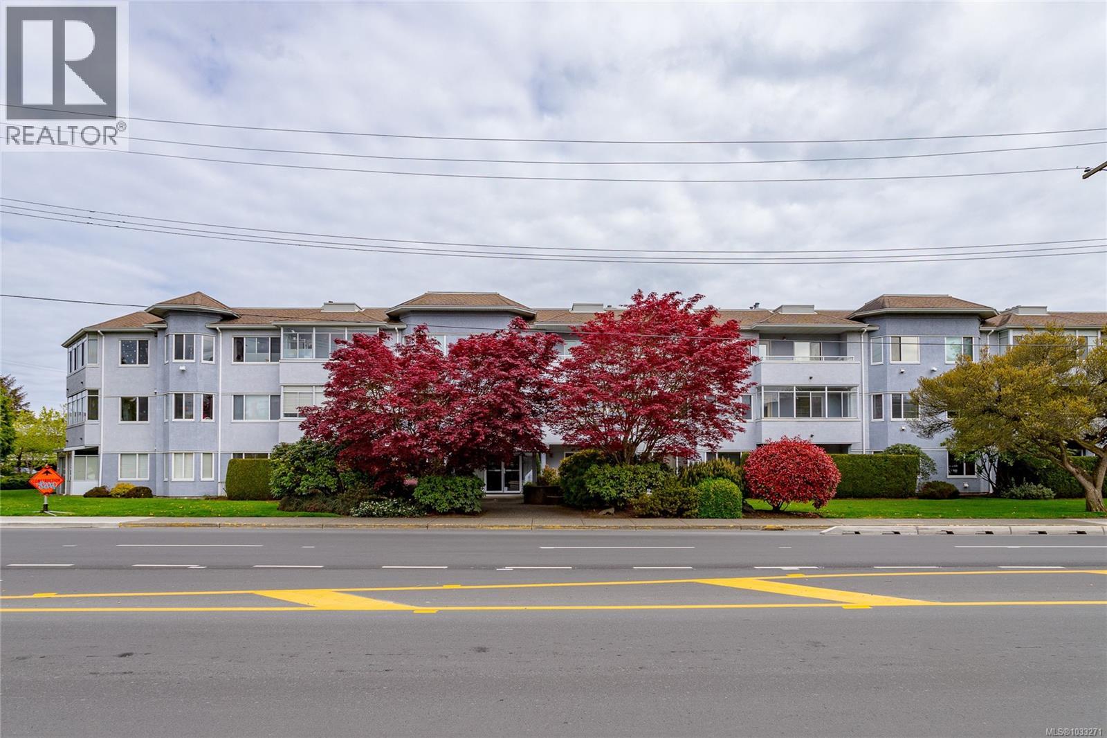 315 3931 Shelbourne Street, Saanich