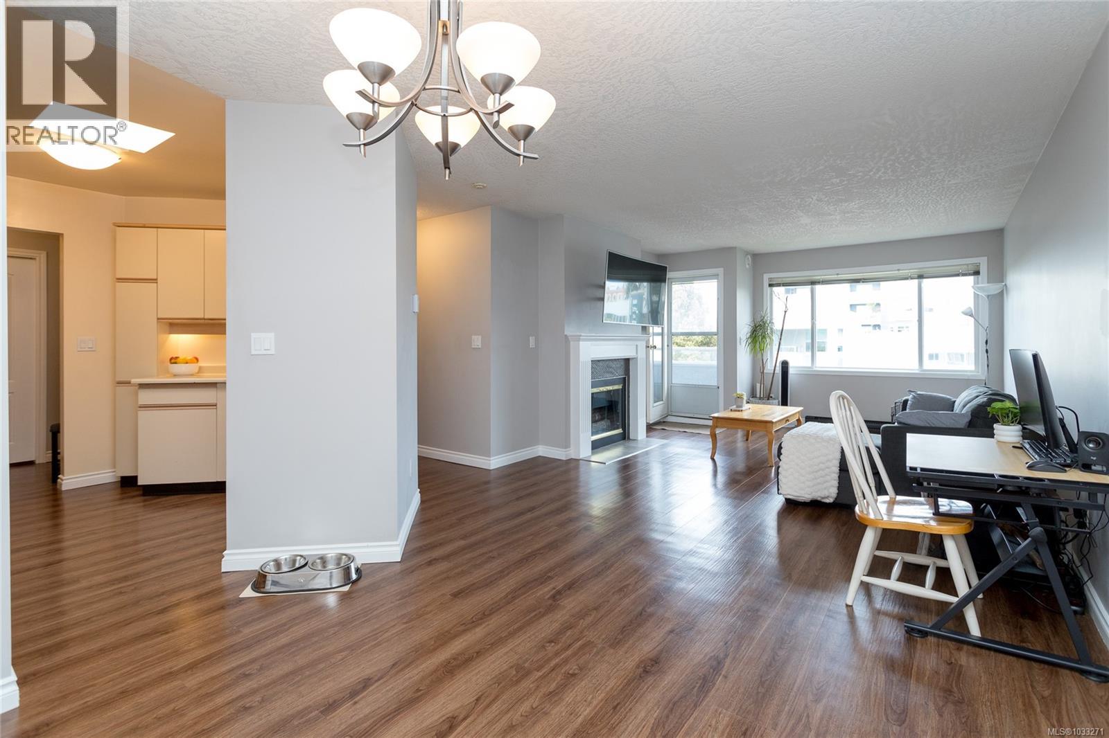 315 3931 Shelbourne Street, Saanich